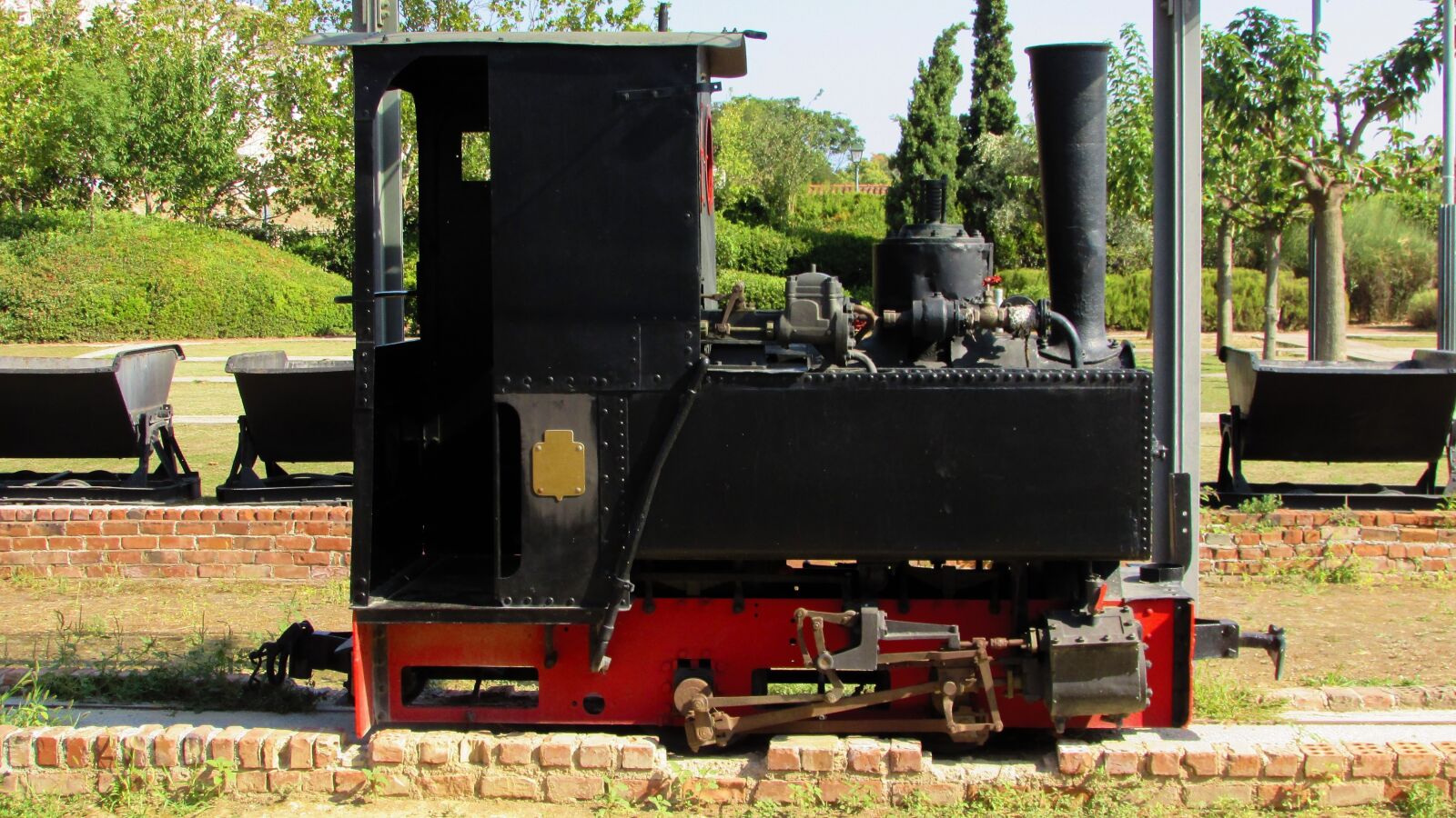 Canon PowerShot SX400 IS sample photo. Steam engine, old factory photography
