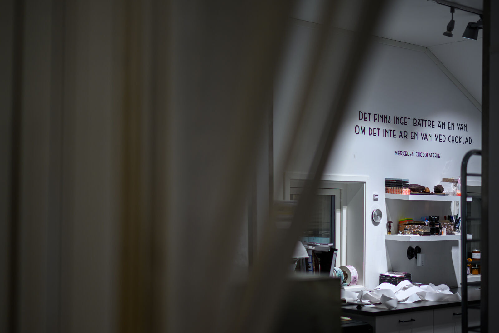 30mm F1.4 DC DN | Contemporary 016 sample photo. Message on the wall photography