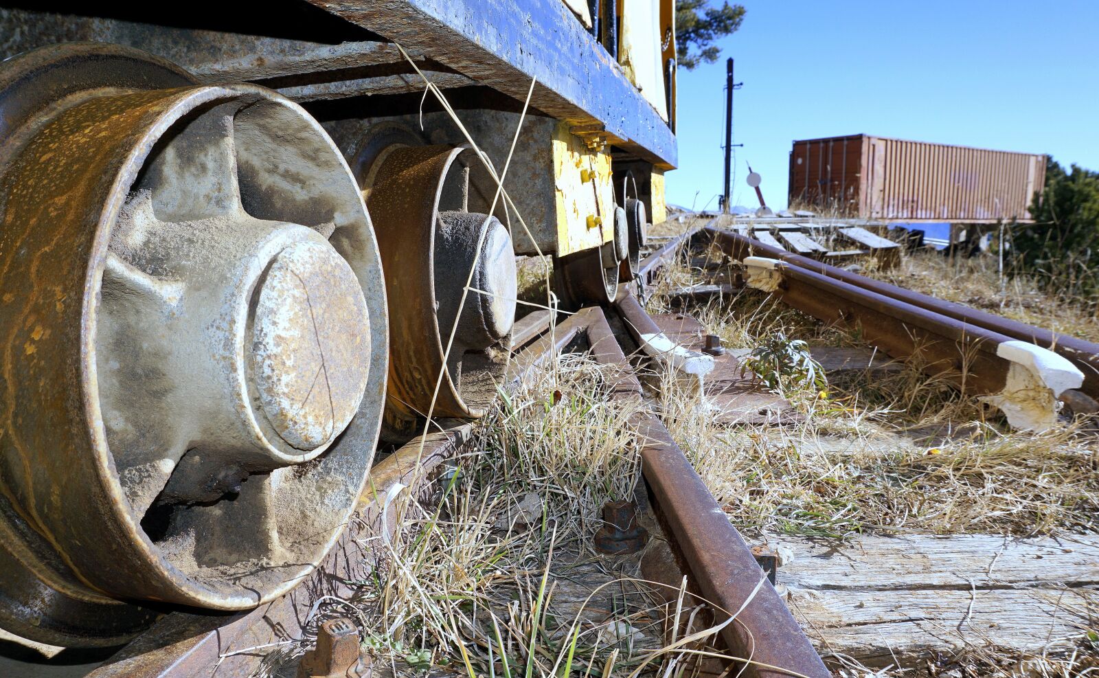 Sony a6000 sample photo. Wheels, wagon, railway photography