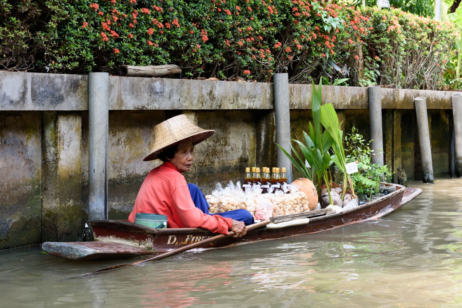 Nikon D750 sample photo. Vendor, damnoensaduak, floating photography
