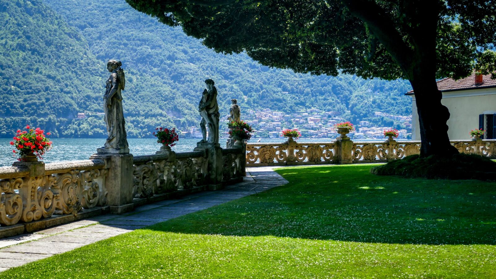 Panasonic Lumix DMC-FZ1000 sample photo. Italy, lake, nature photography