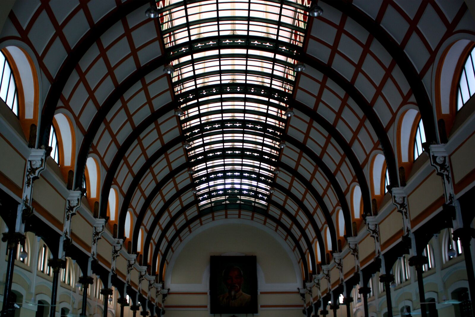 Canon EOS 450D (EOS Rebel XSi / EOS Kiss X2) sample photo. Train station, interior, vaulted photography