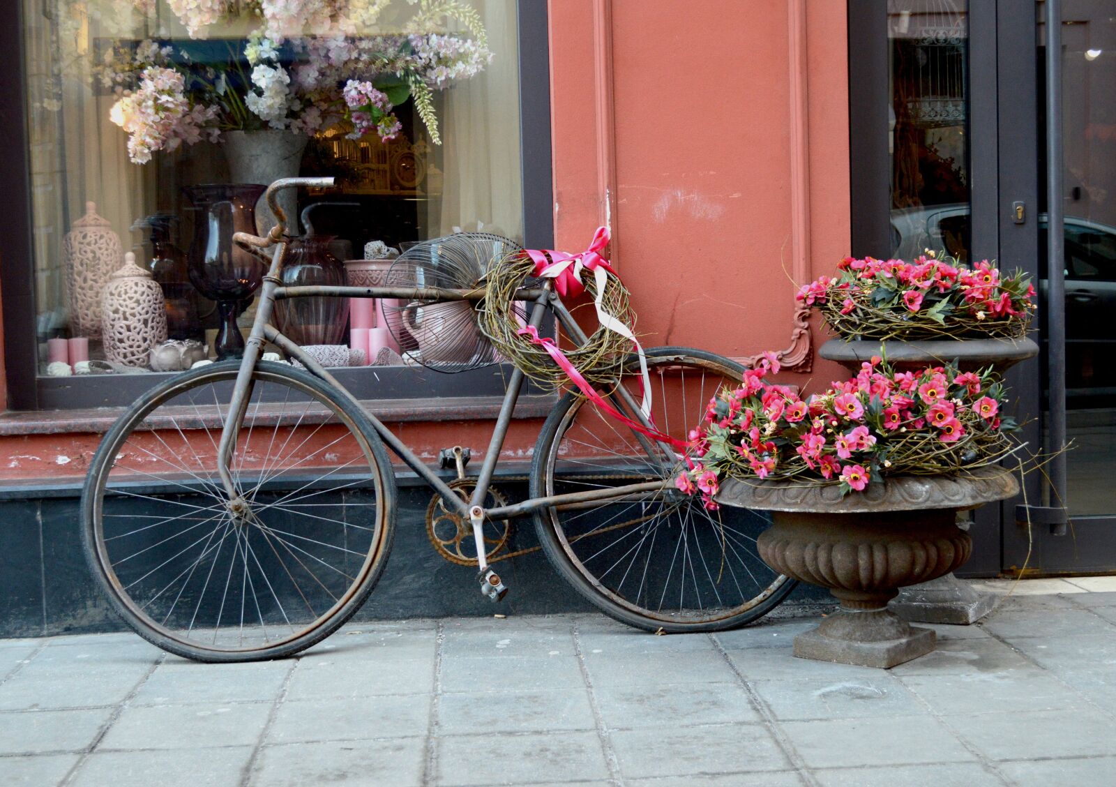 Nikon D3200 sample photo. Wheel, flower, seat photography