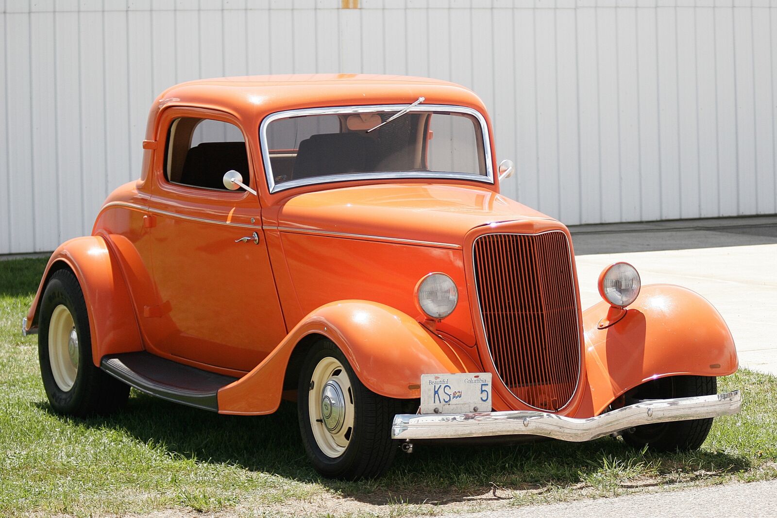 Canon EOS 20D sample photo. Vintage car, automobile, old photography