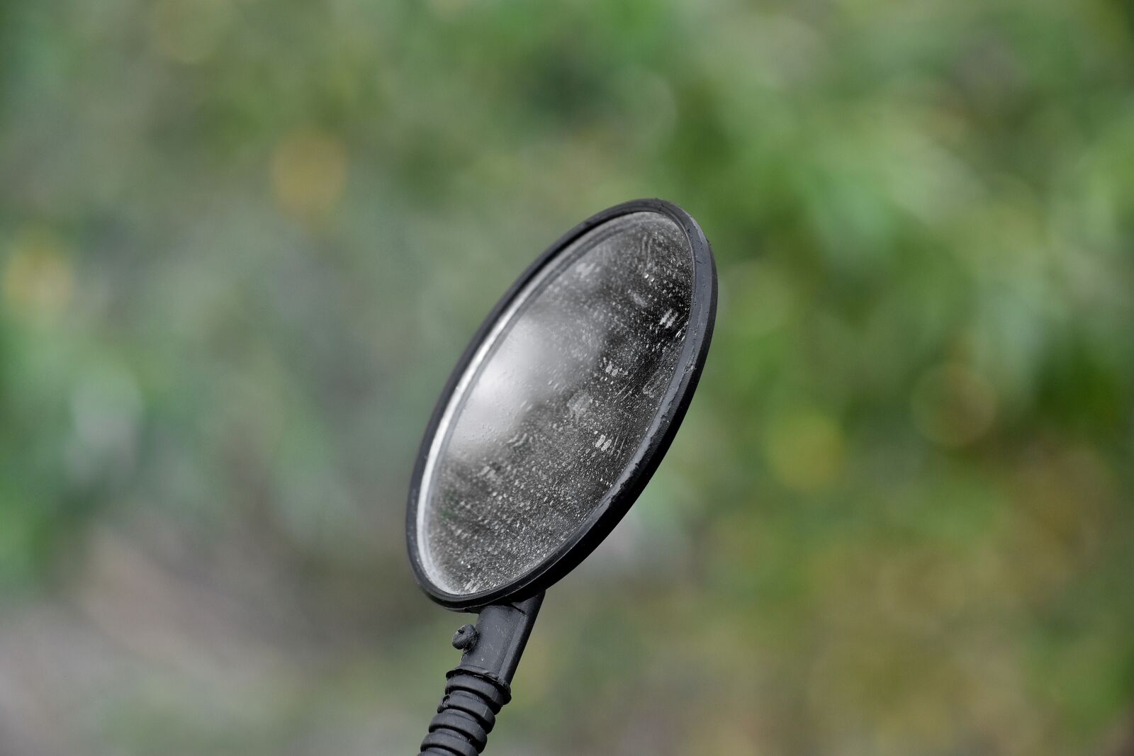 Nikon D5500 sample photo. Blurry, detail, dirty, mirror photography