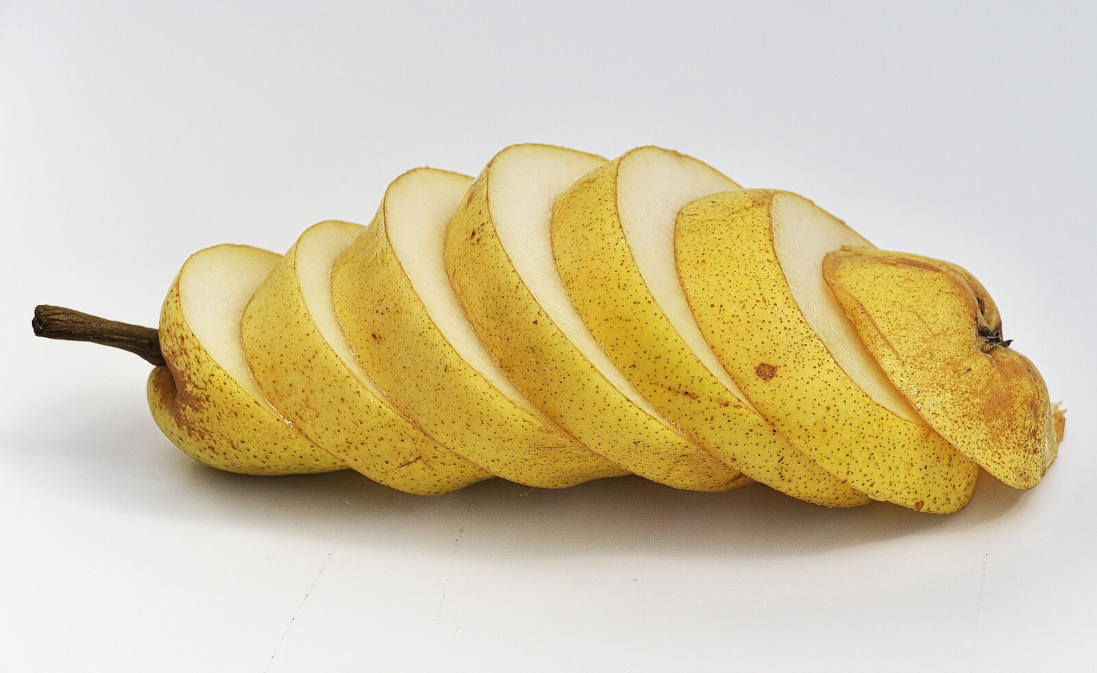 Panasonic Lumix DMC-FZ1000 sample photo. Pear, sliced, discs photography