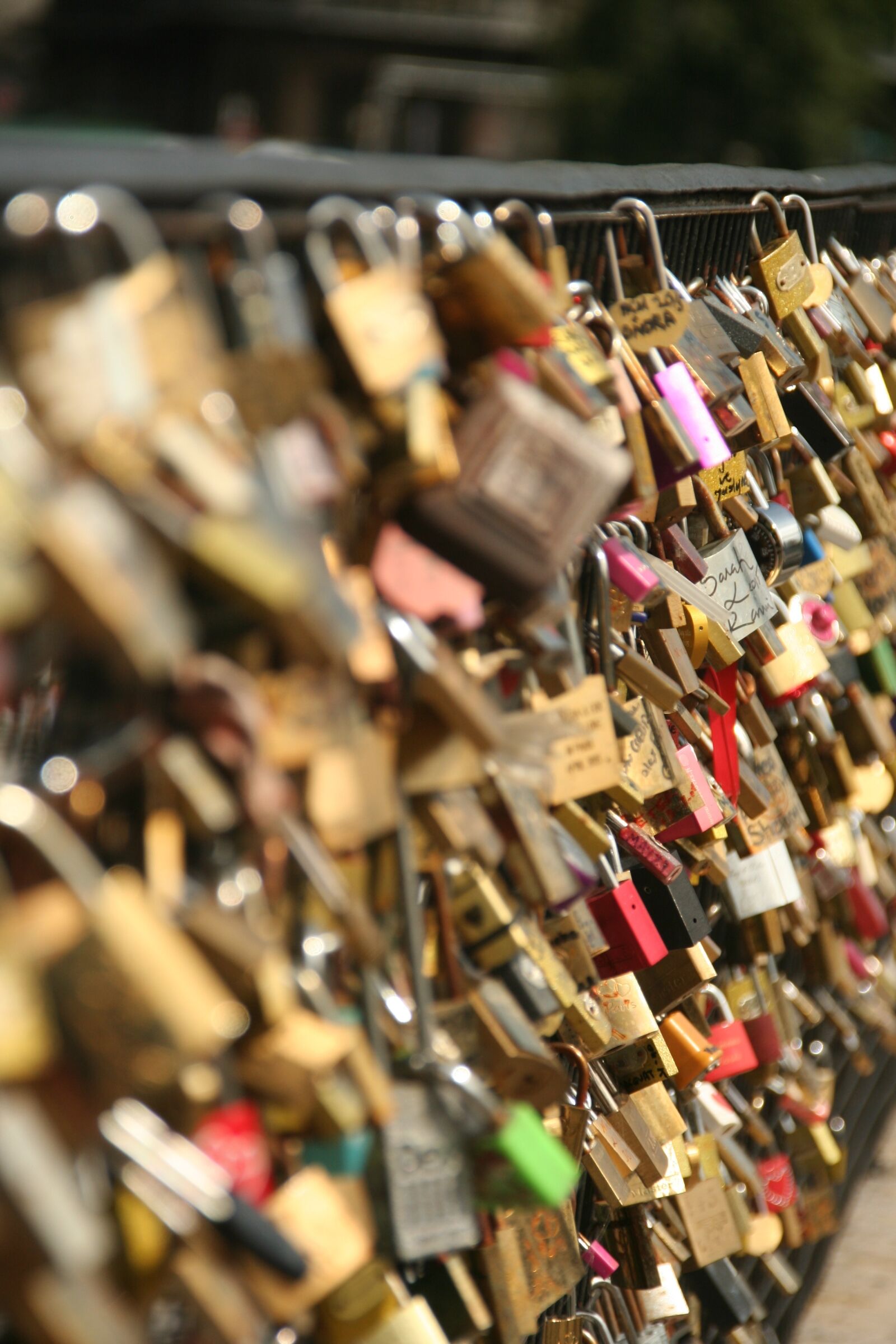 Canon EOS 350D (EOS Digital Rebel XT / EOS Kiss Digital N) sample photo. Bridge, love padlock, paris photography