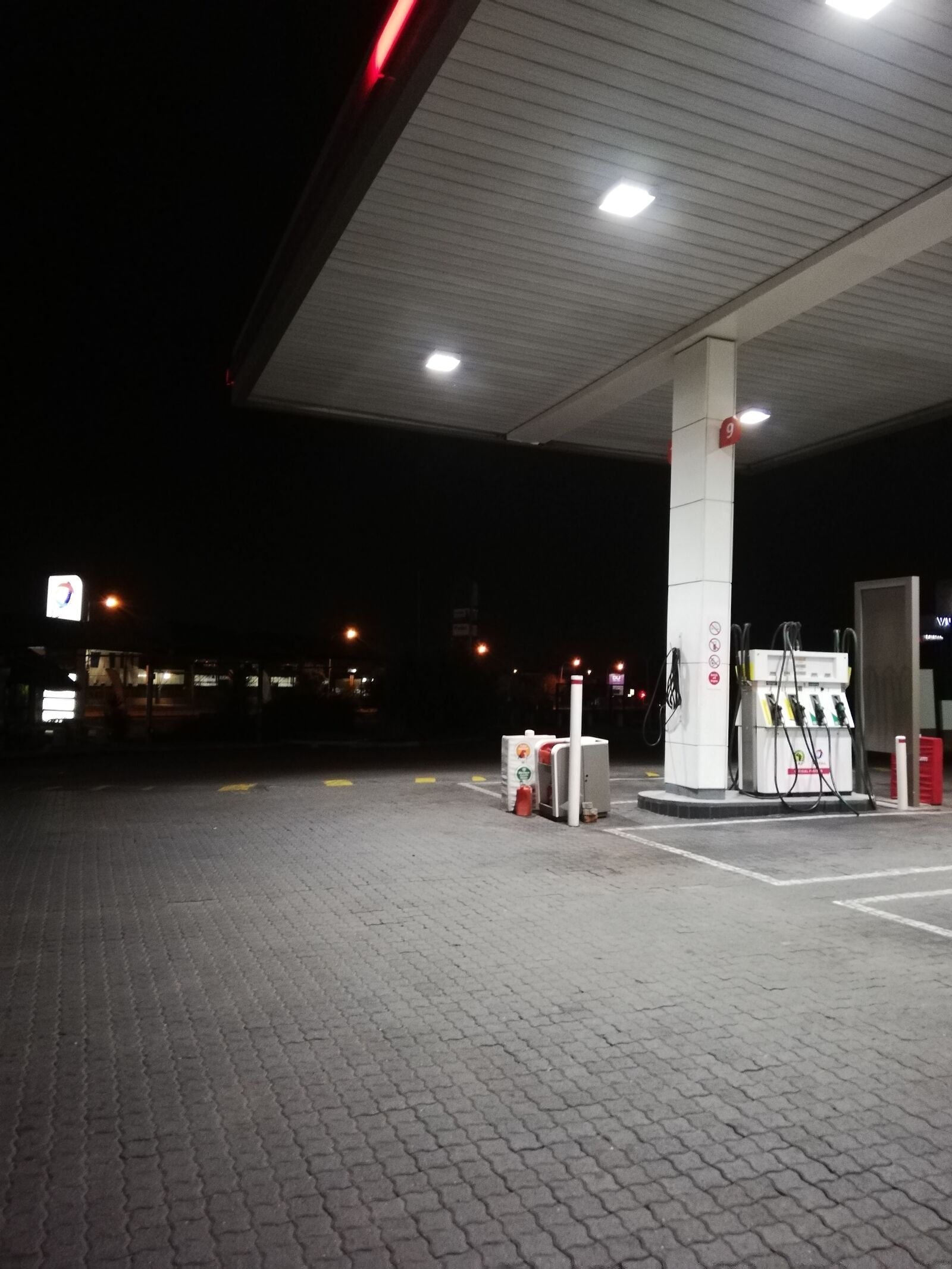 HUAWEI P20 lite sample photo. Gas, gasoline, petrol photography