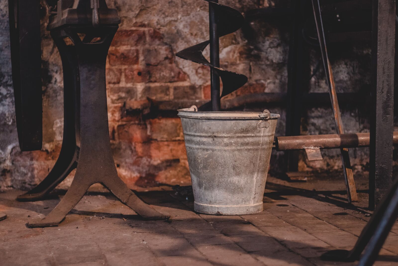 Canon EOS 80D sample photo. Bucket, old, rust photography