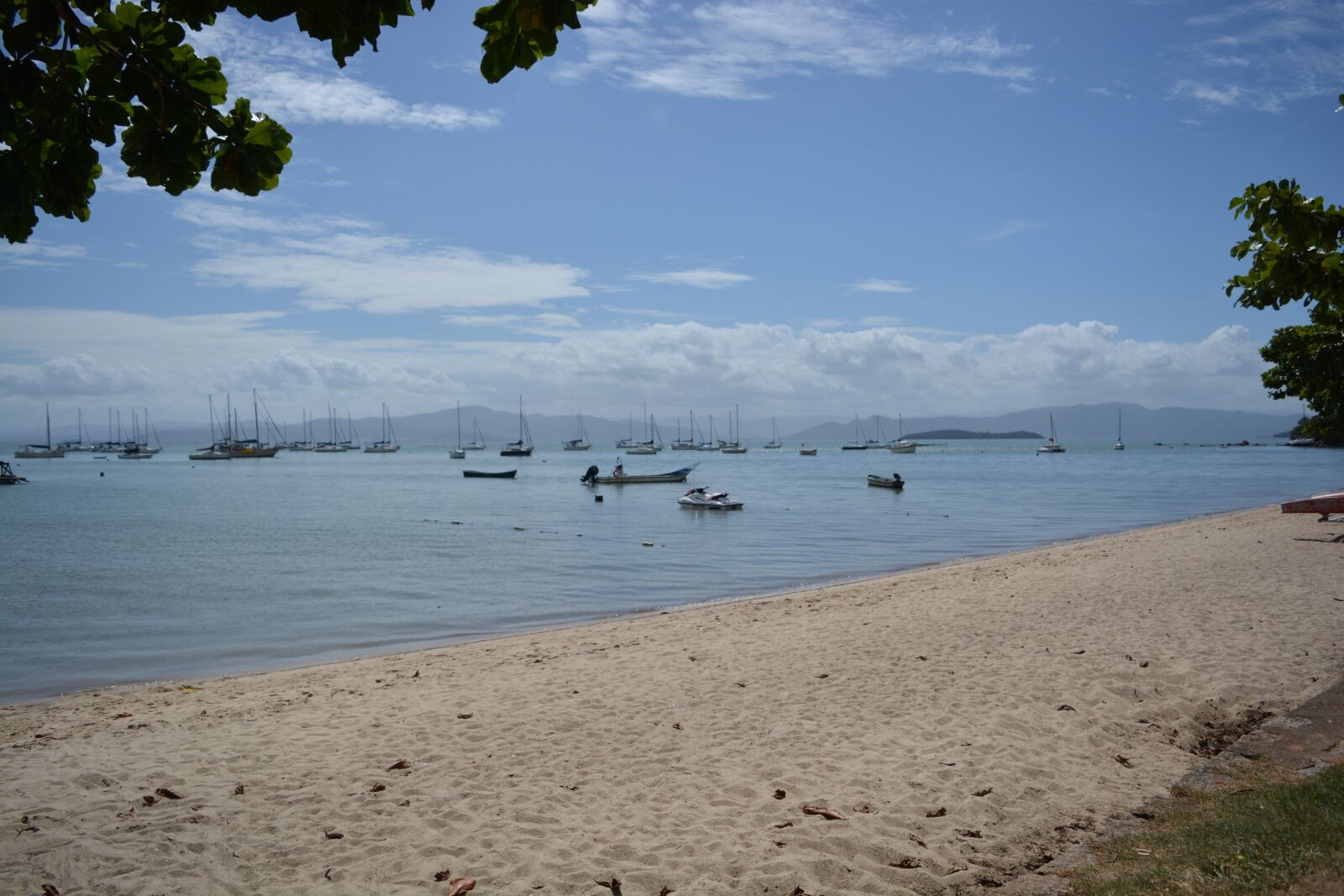 Nikon D5200 sample photo. Beach, boats, florianópolis photography