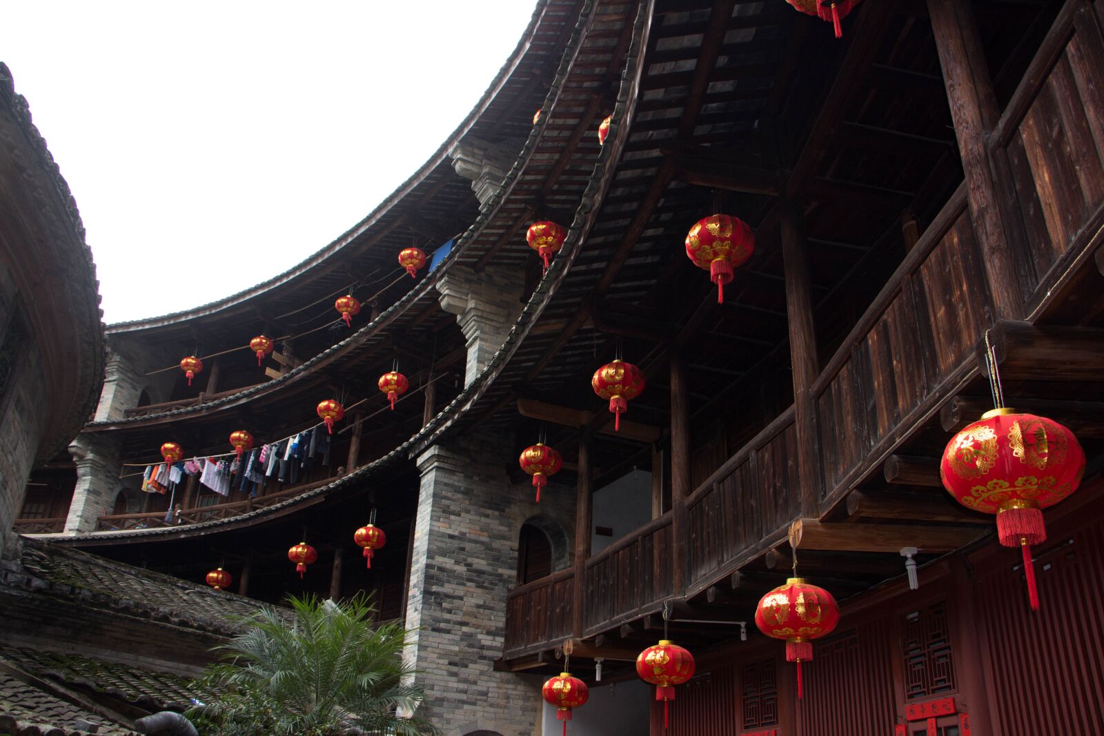 Canon EOS 700D (EOS Rebel T5i / EOS Kiss X7i) sample photo. Fujian, earth building, lantern photography