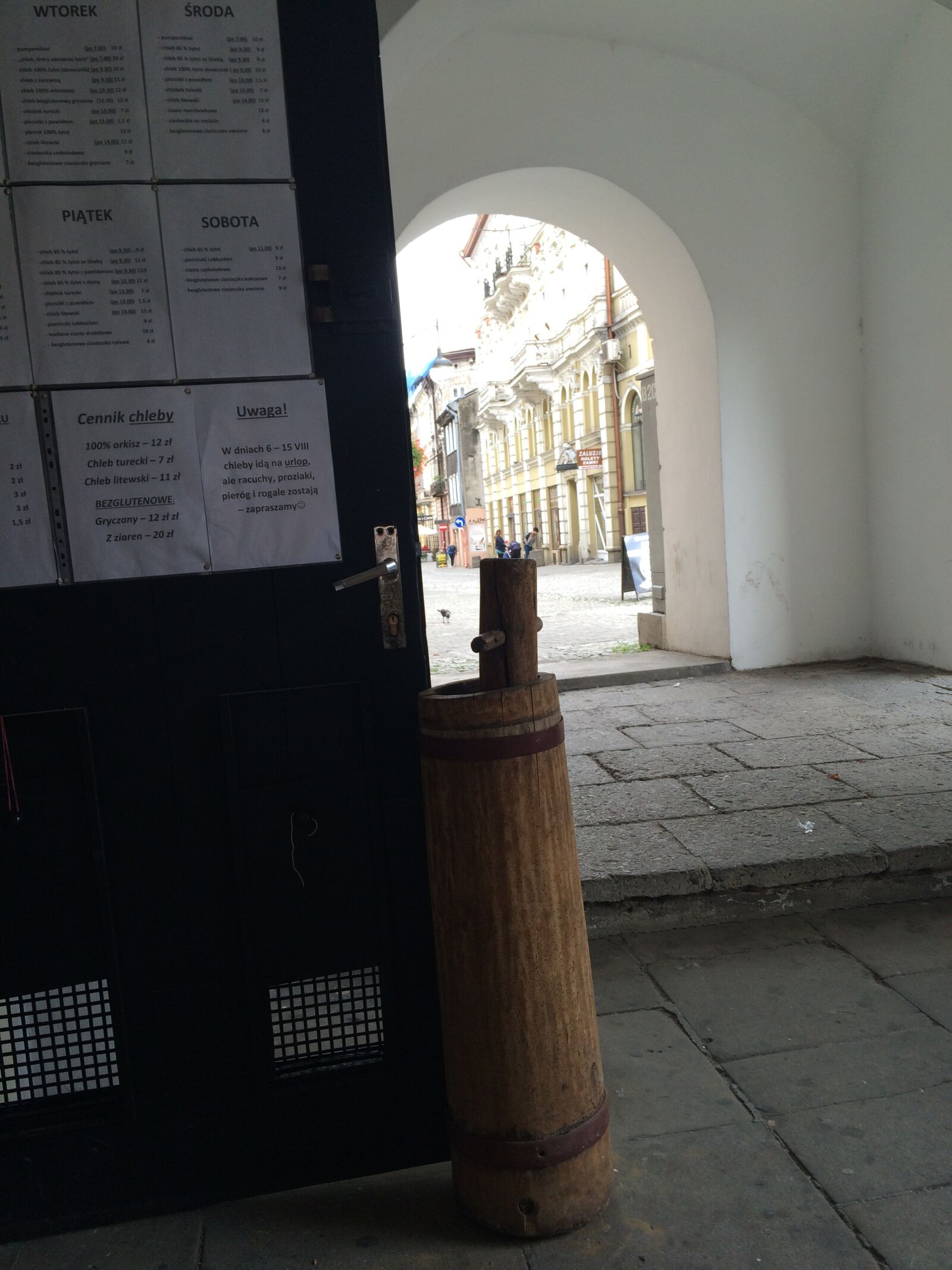 iPhone 5s back camera 4.15mm f/2.2 sample photo. Think, cloth hall sukiennice photography