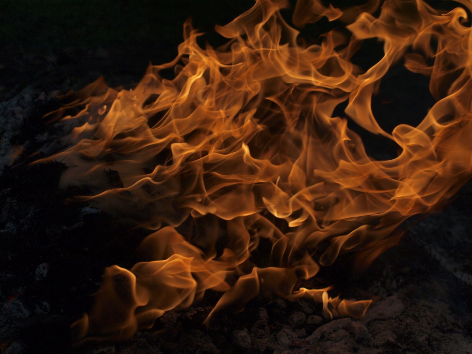Olympus E-420 (EVOLT E-420) sample photo. Fire, flames, burning photography