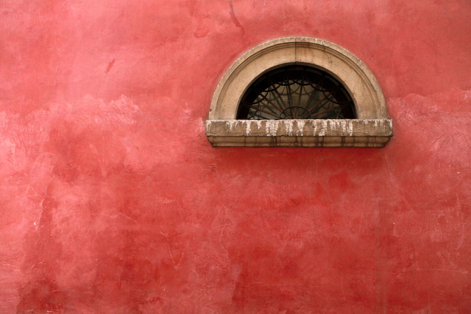 Canon EOS 5D Mark II sample photo. Wall, window, red photography
