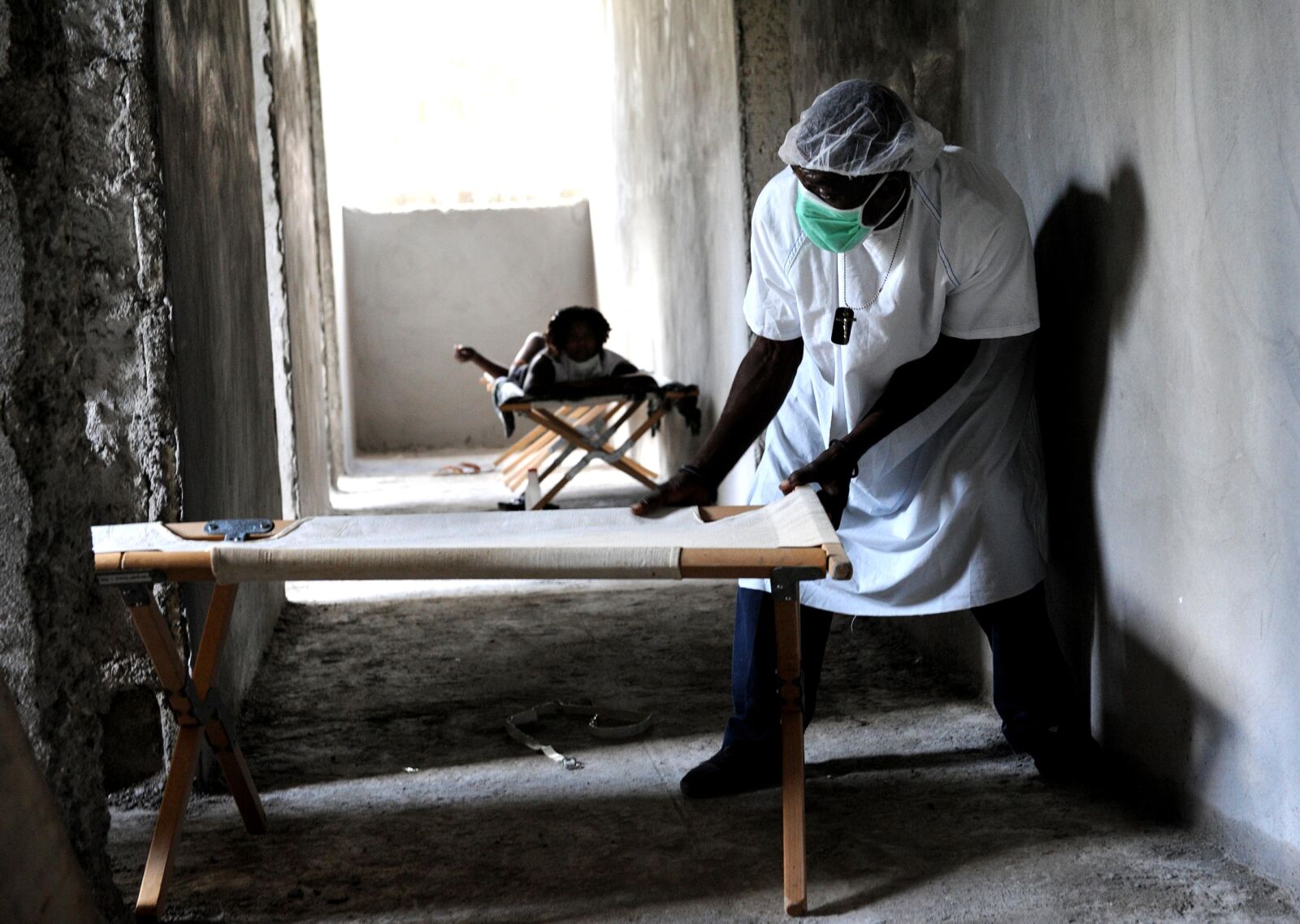 Nikon D700 sample photo. Personnel, move, cots, cholera photography