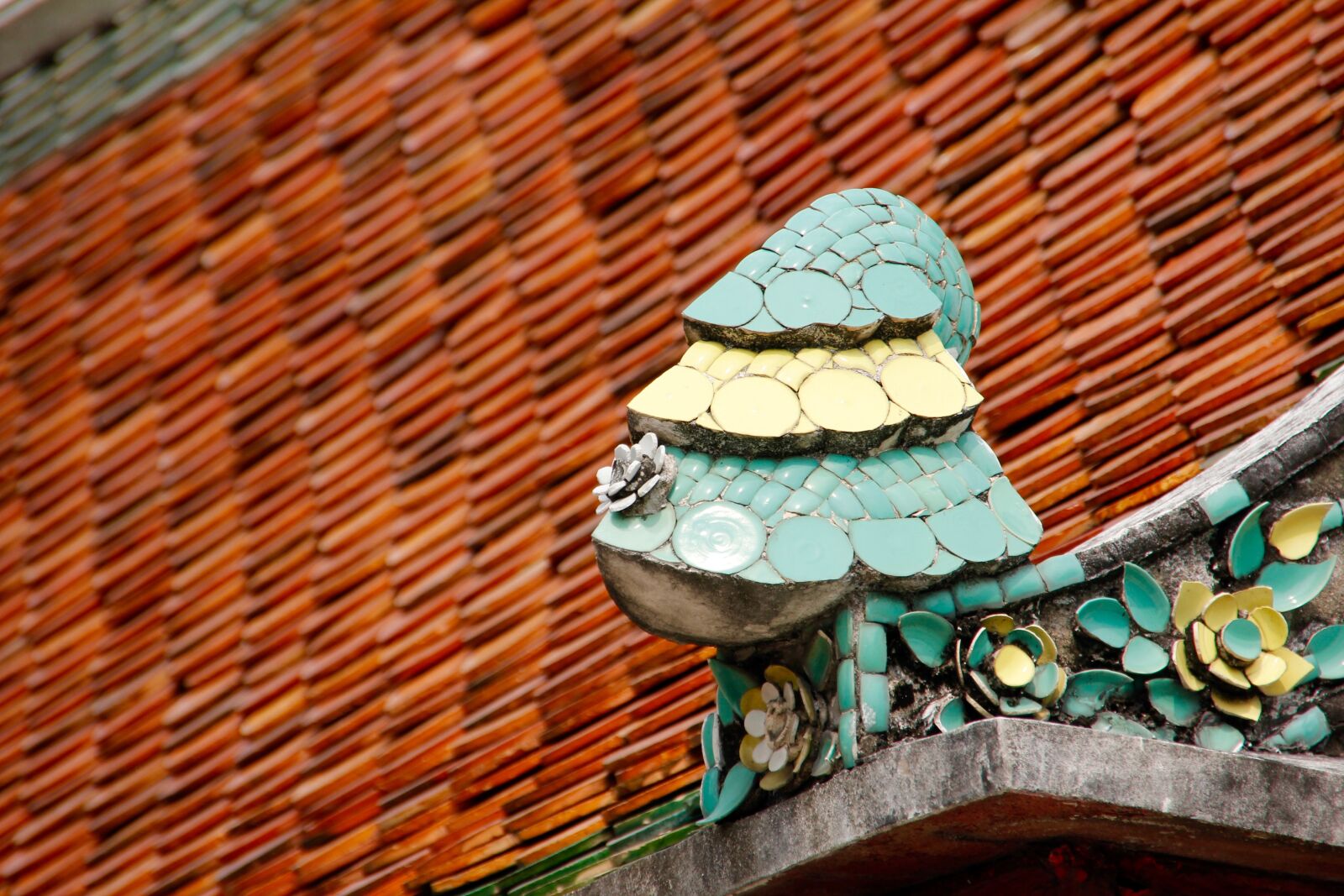 Canon EOS 60D sample photo. Roof, sculpture, mosaic photography