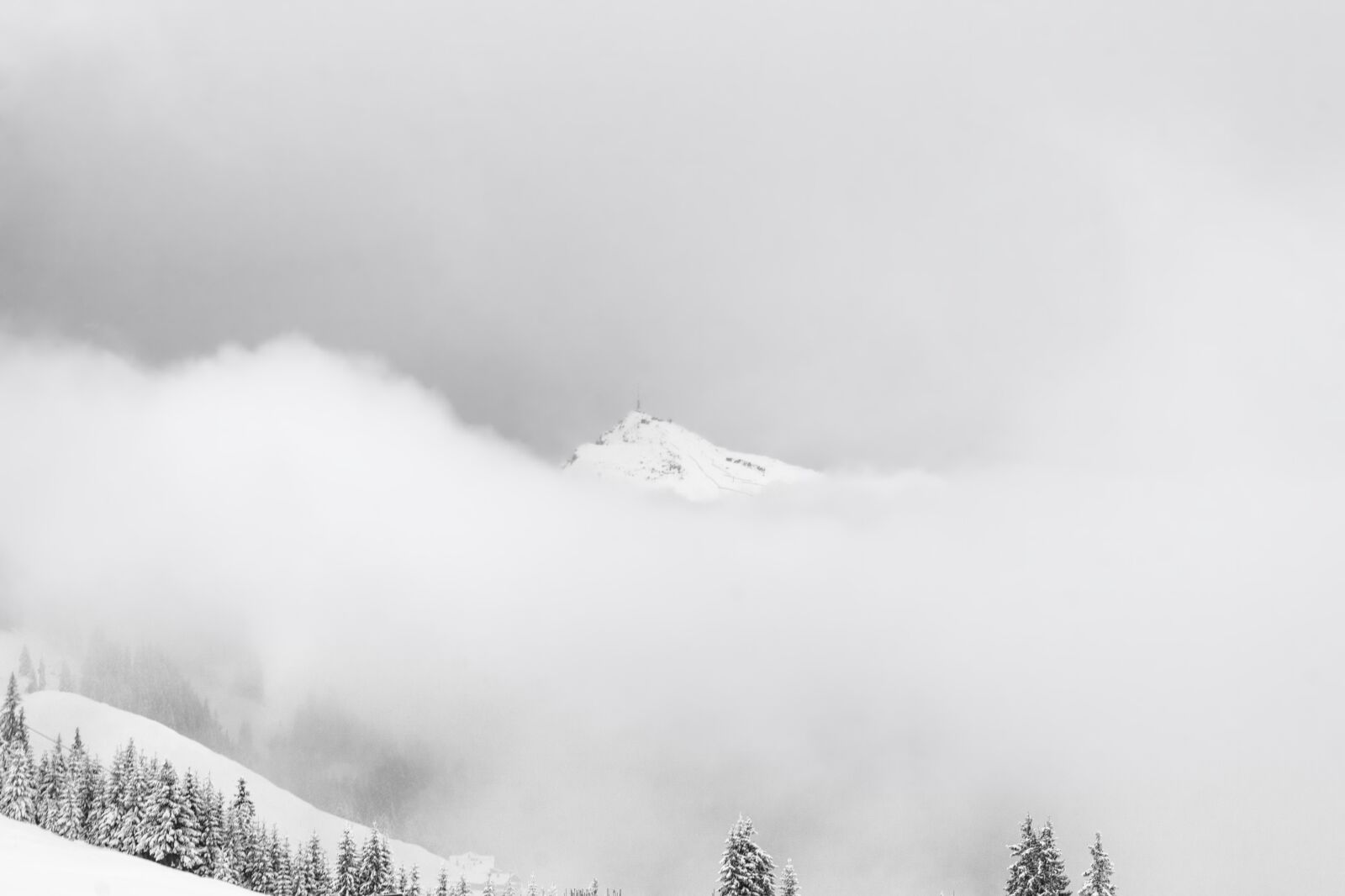 Sony E 16-50mm F3.5-5.6 PZ OSS sample photo. Winter, snow, fog photography
