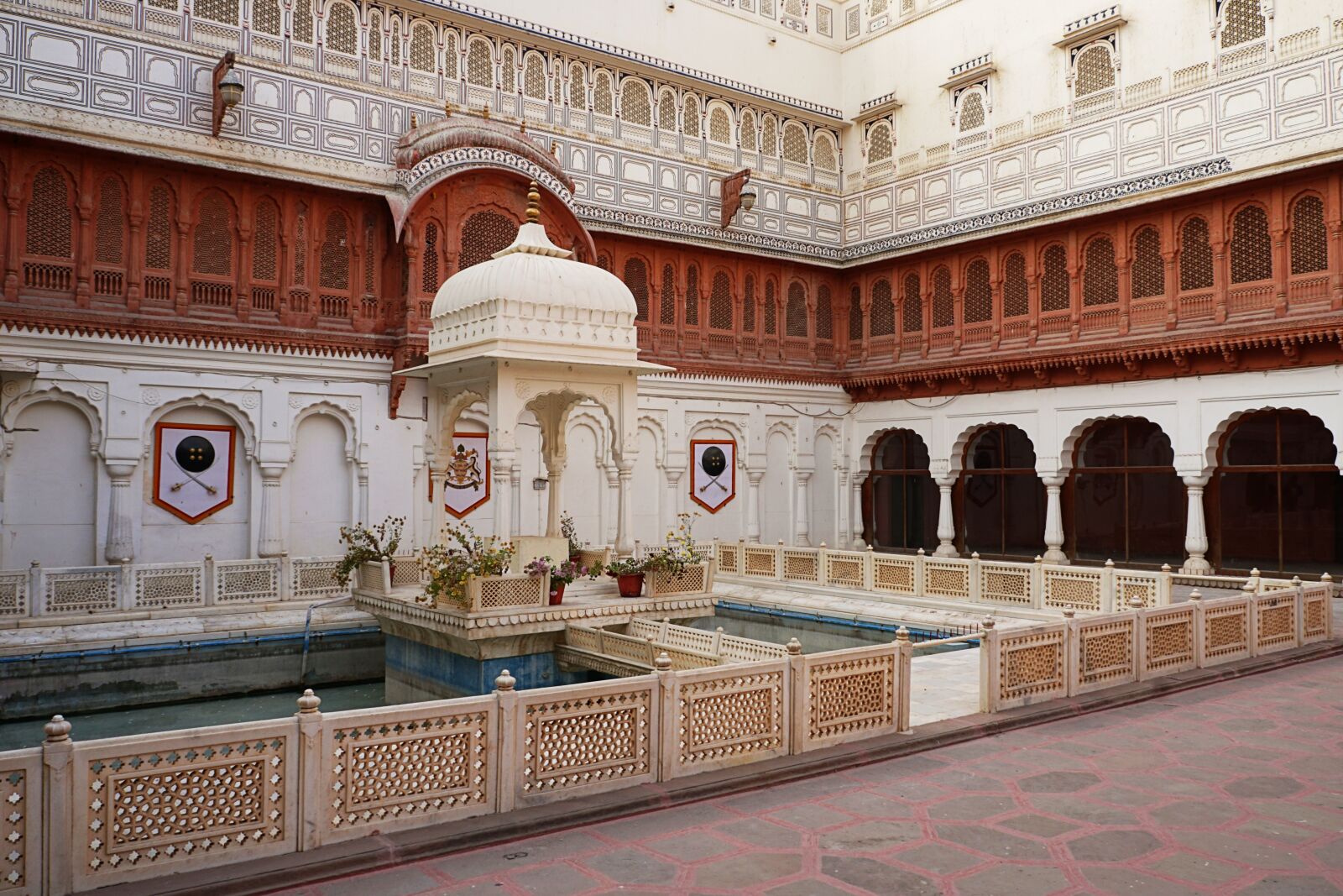 Sony a6000 + Sony E 18-55mm F3.5-5.6 OSS sample photo. Bikaner, india, architecture photography