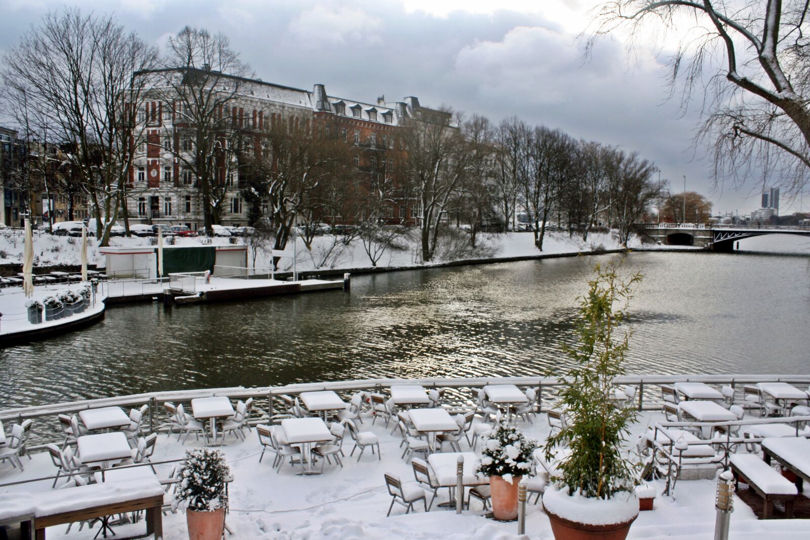 Canon EOS 1000D (EOS Digital Rebel XS / EOS Kiss F) sample photo. Street cafe, alster, mill photography