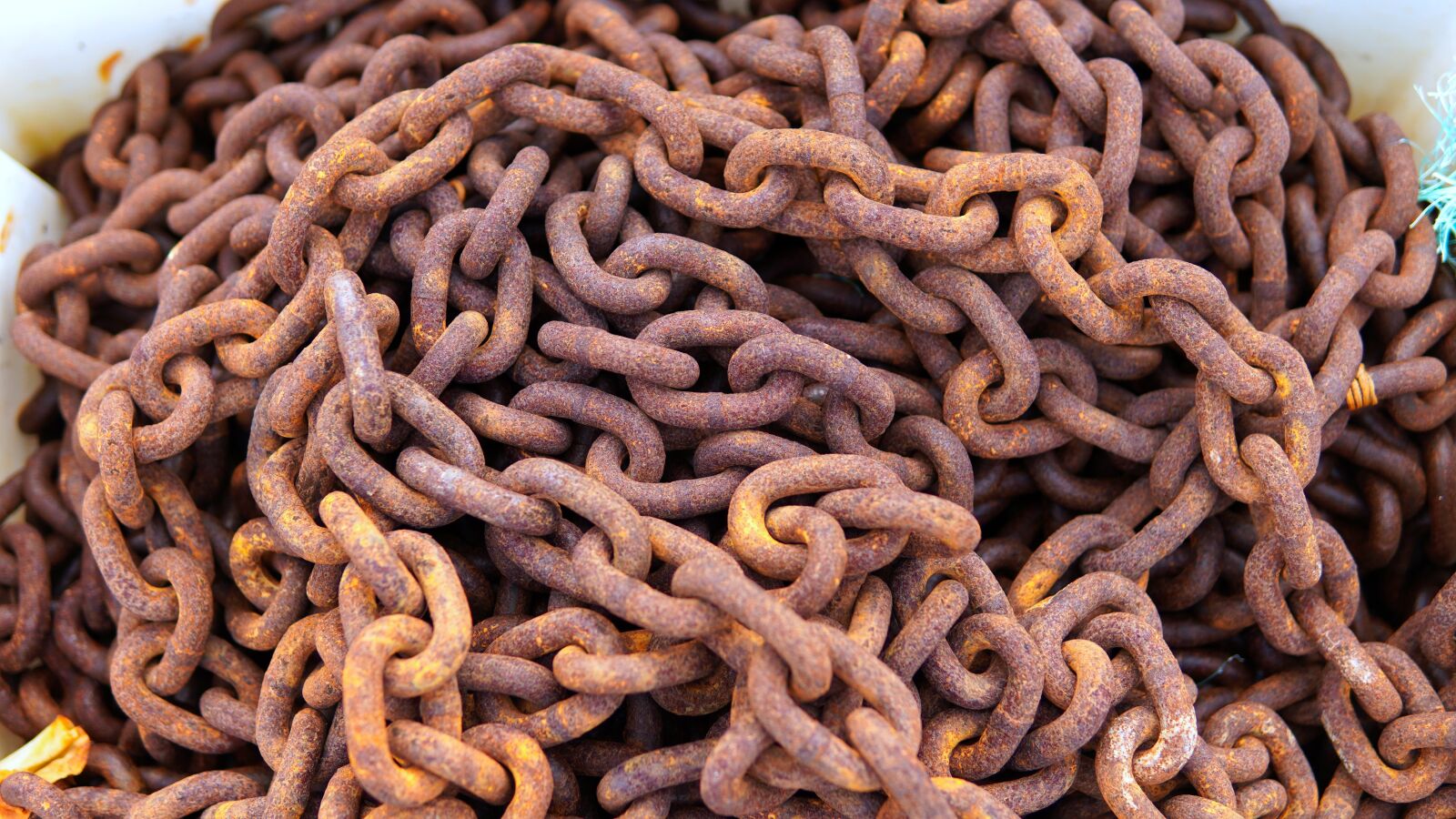 30mm F1.4 DC DN | Contemporary 016 sample photo. Chains, iron, iron chains photography