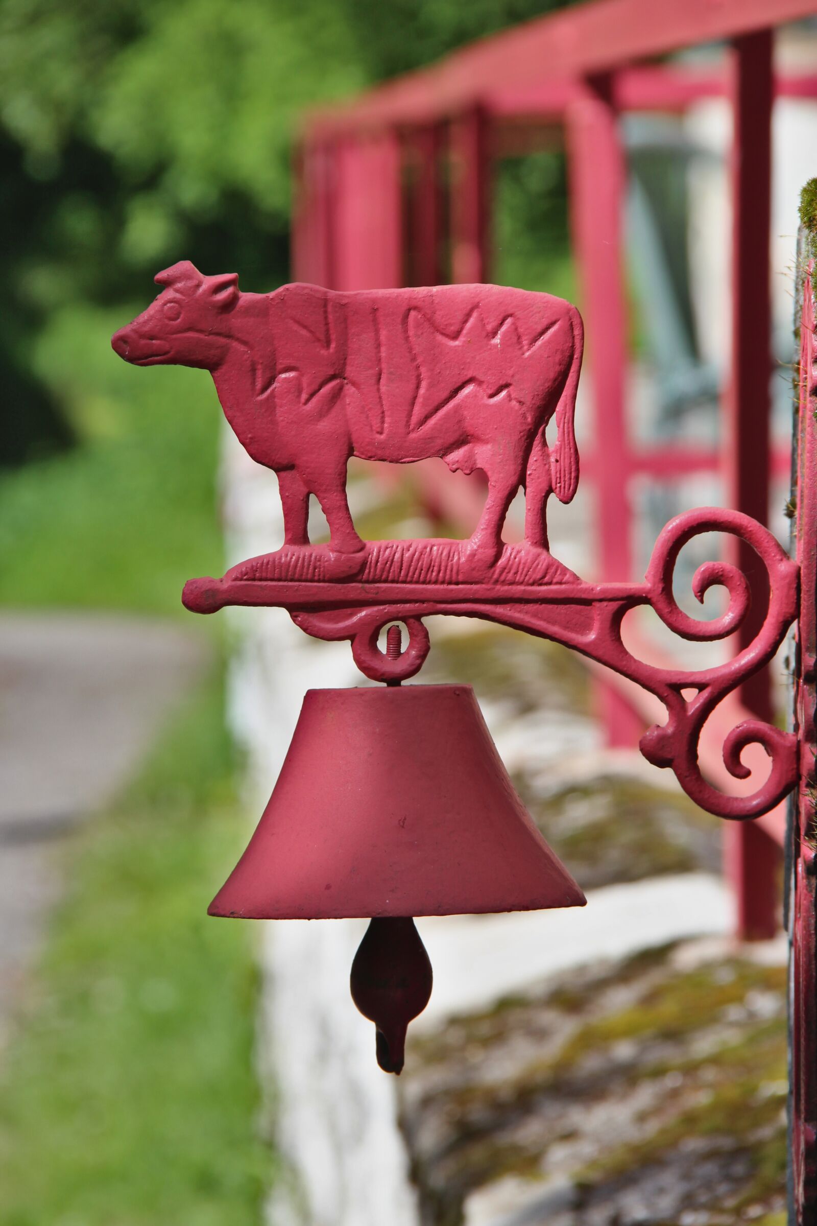 Canon EOS 600D (Rebel EOS T3i / EOS Kiss X5) sample photo. Decoration, outdoor, bell photography