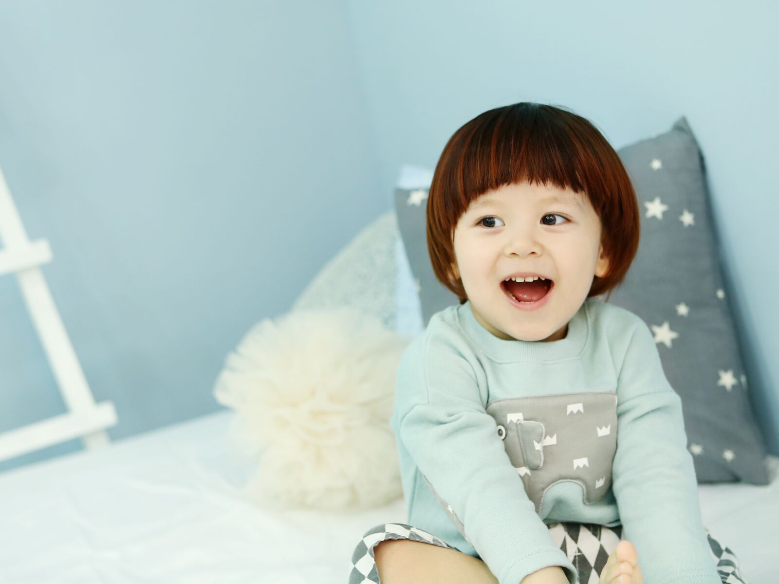 Canon EF 24-70mm F2.8L USM sample photo. Baby models, cyan light photography