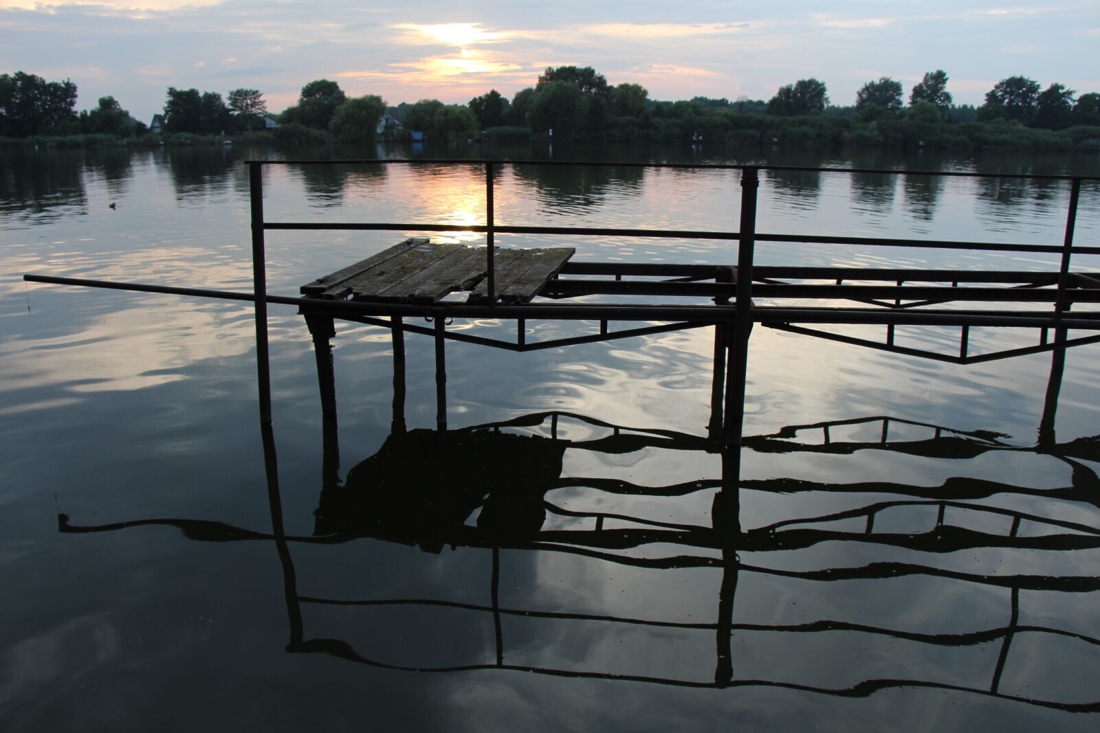 Canon EOS 700D (EOS Rebel T5i / EOS Kiss X7i) sample photo. Sunset, pier, water photography
