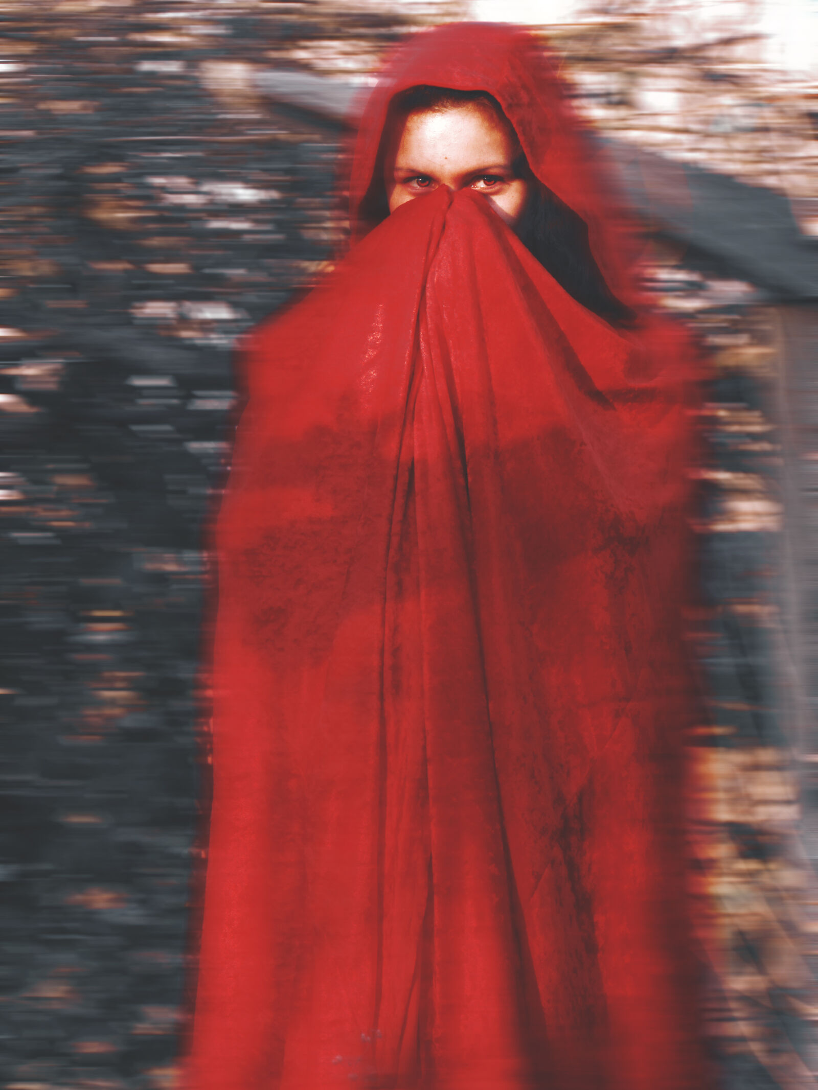 Canon PowerShot SX520 HS sample photo. Woman, red, cloak, eyes photography