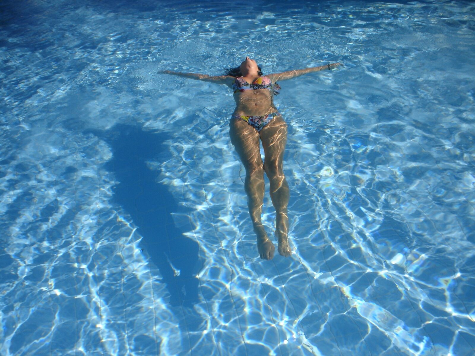 Sony DSC-P41 sample photo. Swimming pool, woman, bathing photography