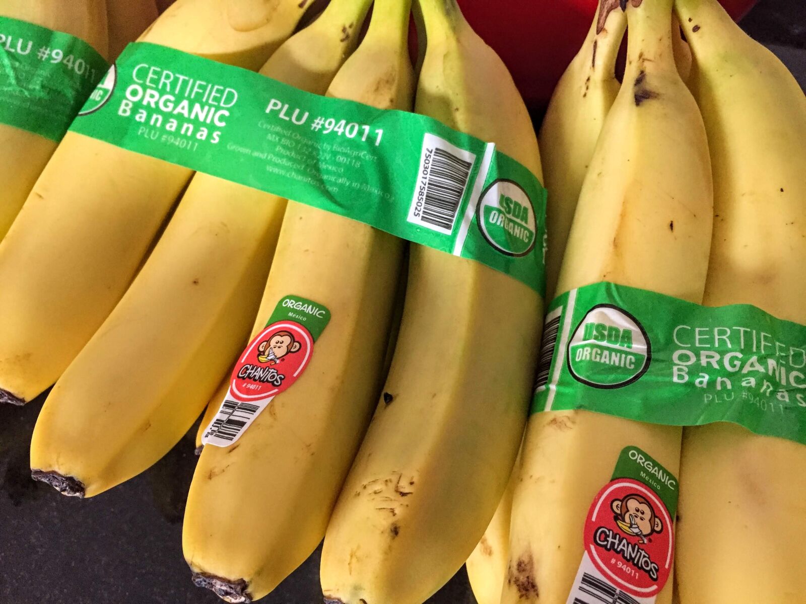 iPhone 6 back camera 4.15mm f/2.2 sample photo. Bananas, organic, fruit photography
