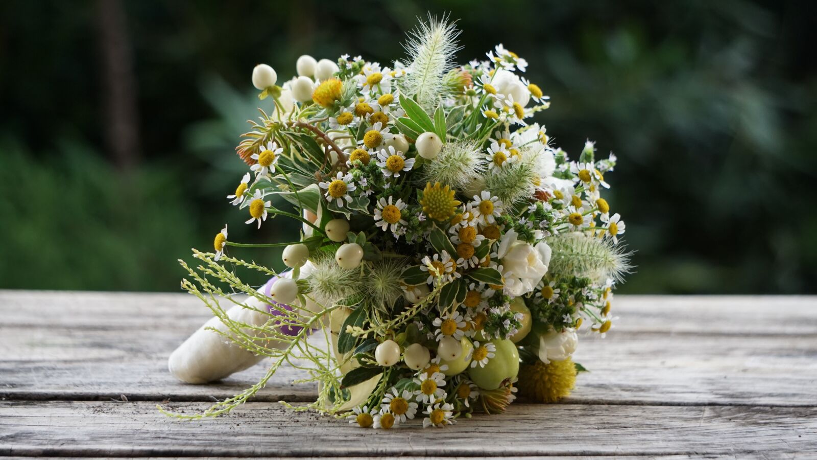 Sony E 55-210mm F4.5-6.3 OSS sample photo. Flowers, wedding, bouquet photography
