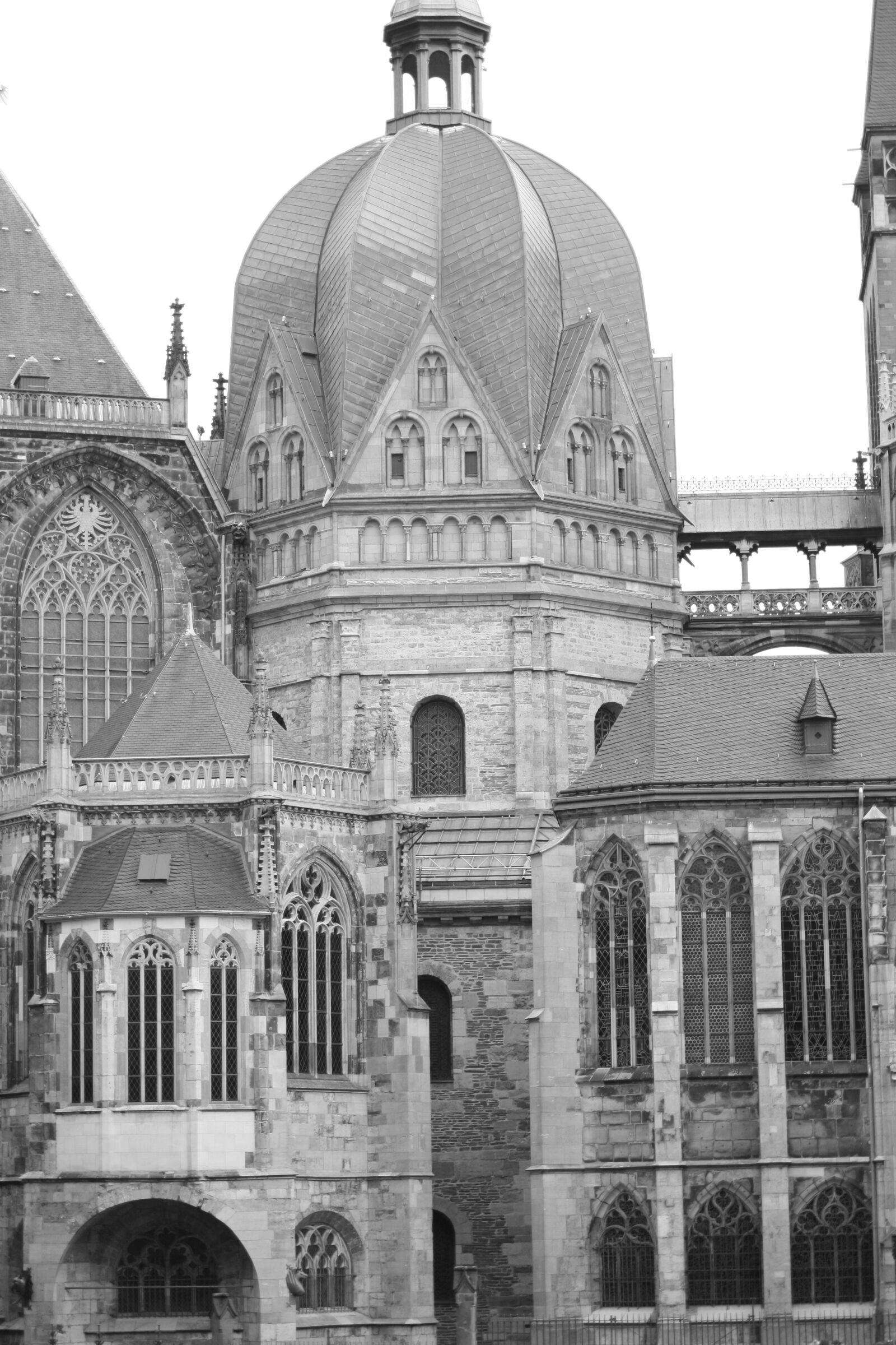 Canon EOS 400D (EOS Digital Rebel XTi / EOS Kiss Digital X) sample photo. Dom, aachen, retro photography
