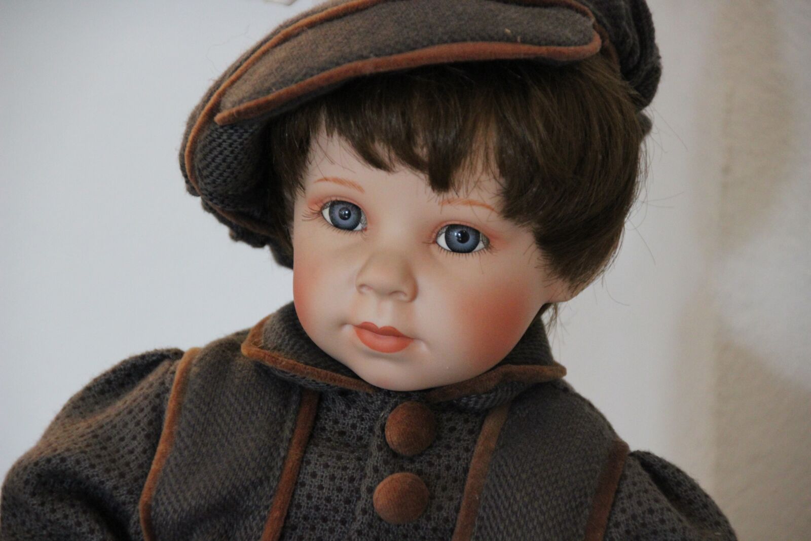 Canon EOS 600D (Rebel EOS T3i / EOS Kiss X5) sample photo. Doll, blue eye, face photography