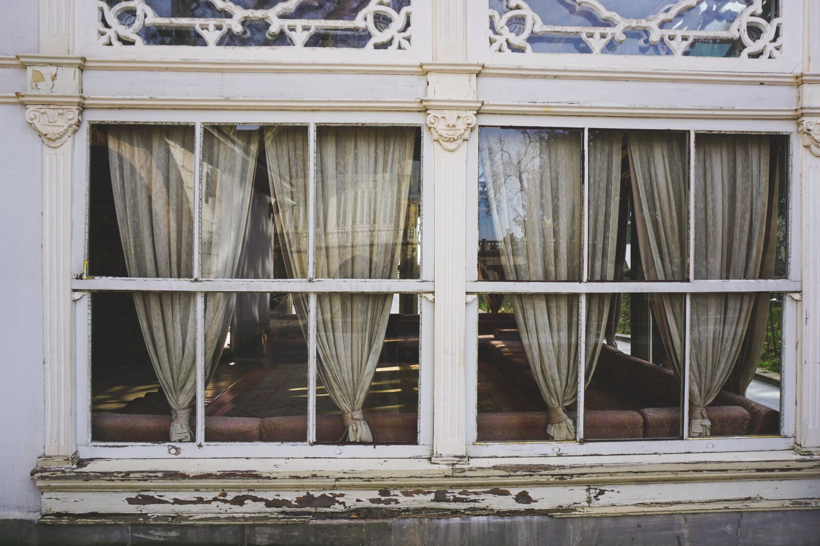 Sony a6000 sample photo. Window, historical place, architecture photography