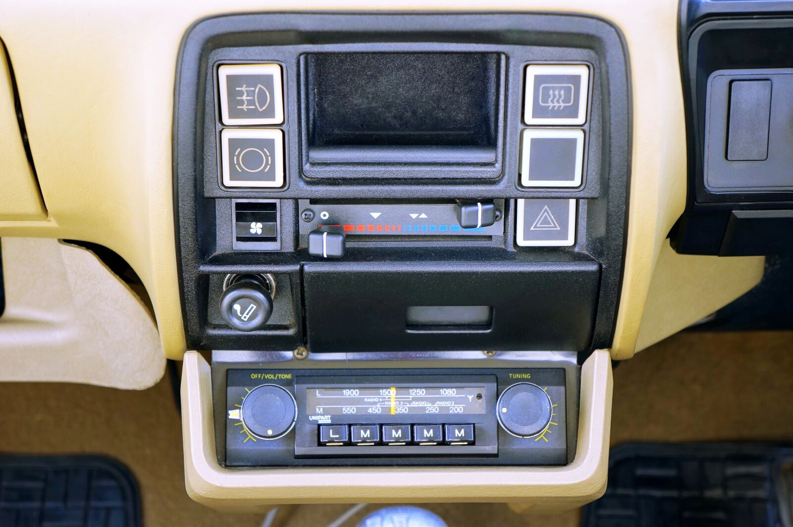 Sony Alpha NEX-5N sample photo. Old car, car, old photography