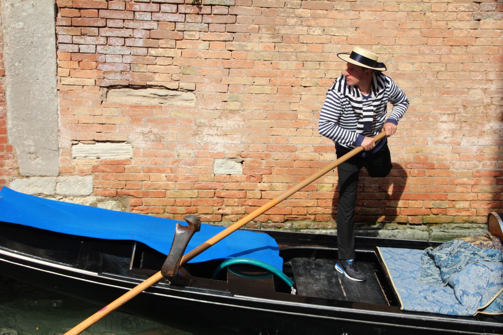 Canon EOS 600D (Rebel EOS T3i / EOS Kiss X5) sample photo. Gondolier, venice, italy photography