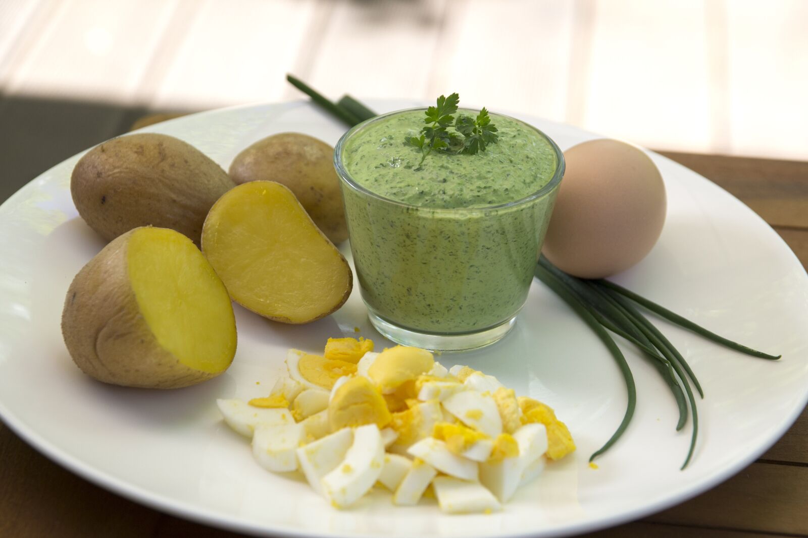 Canon EOS 600D (Rebel EOS T3i / EOS Kiss X5) sample photo. Frankfurt's green sauce, egg photography