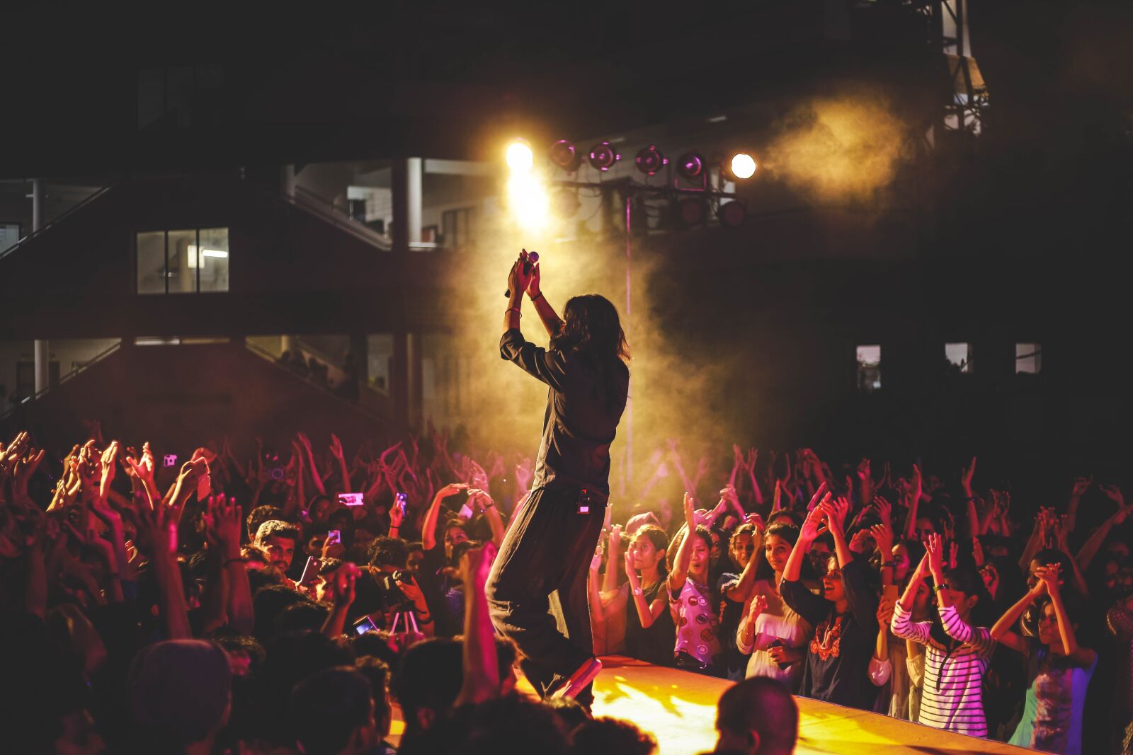 Canon EOS 5D Mark IV sample photo. Artist, audience, band photography