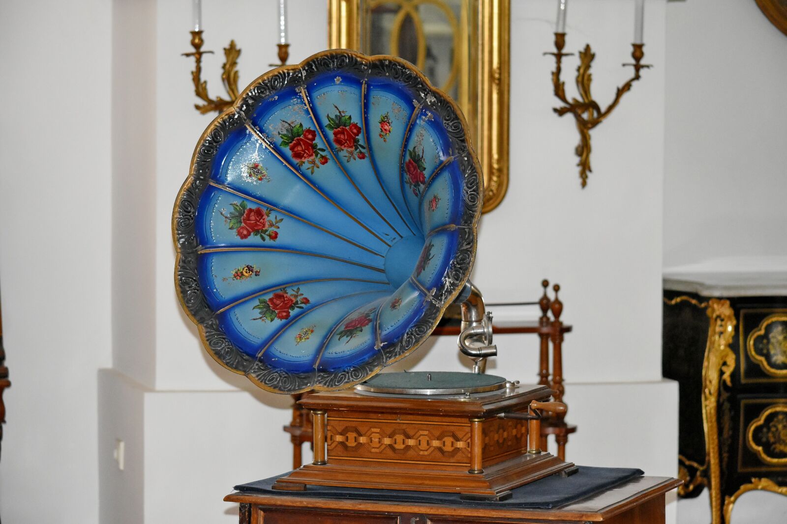 Nikon D5500 sample photo. Interior decoration, music, apparatus photography