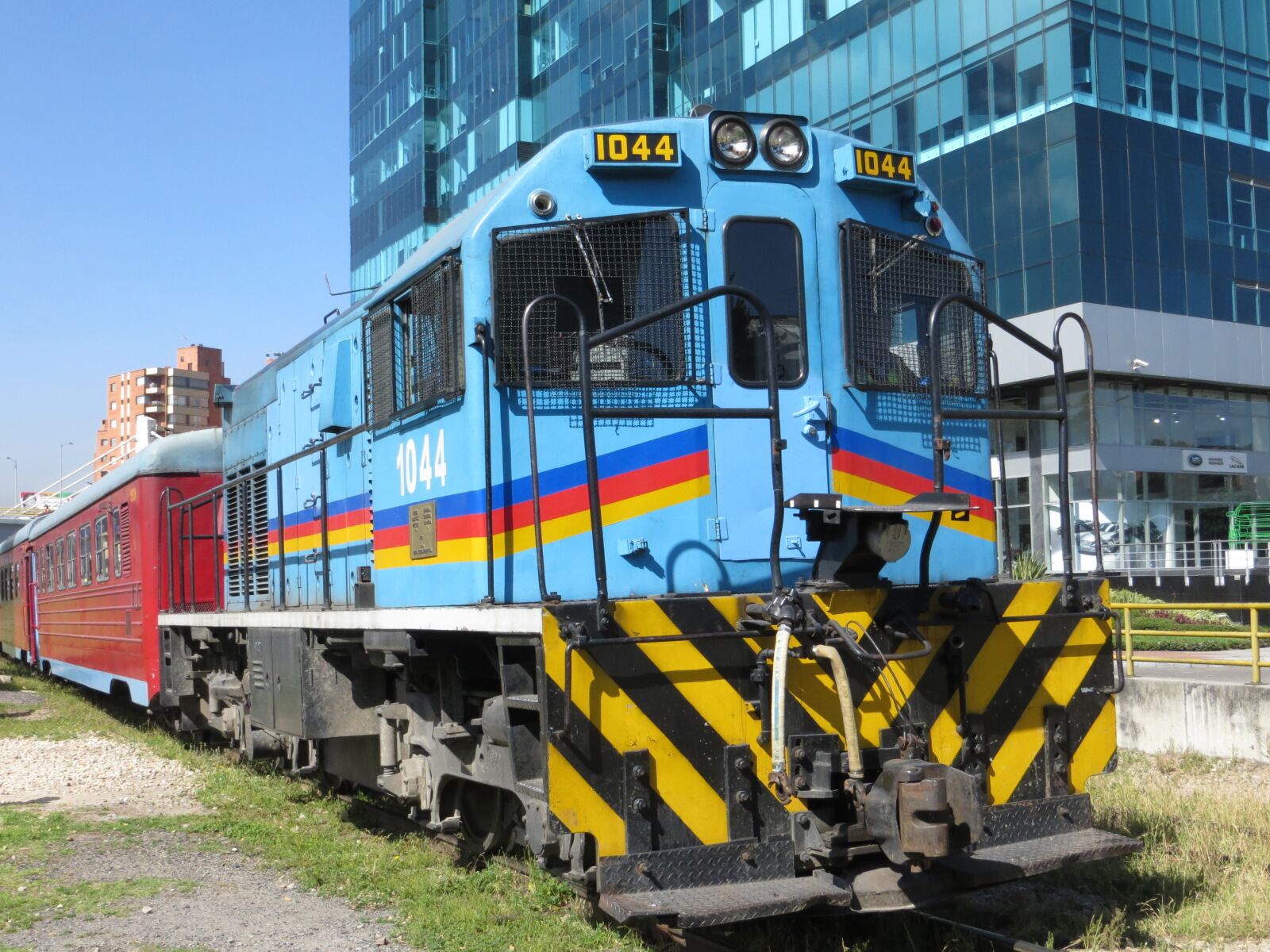 Canon PowerShot SX260 HS sample photo. Train, bogota, colorful photography