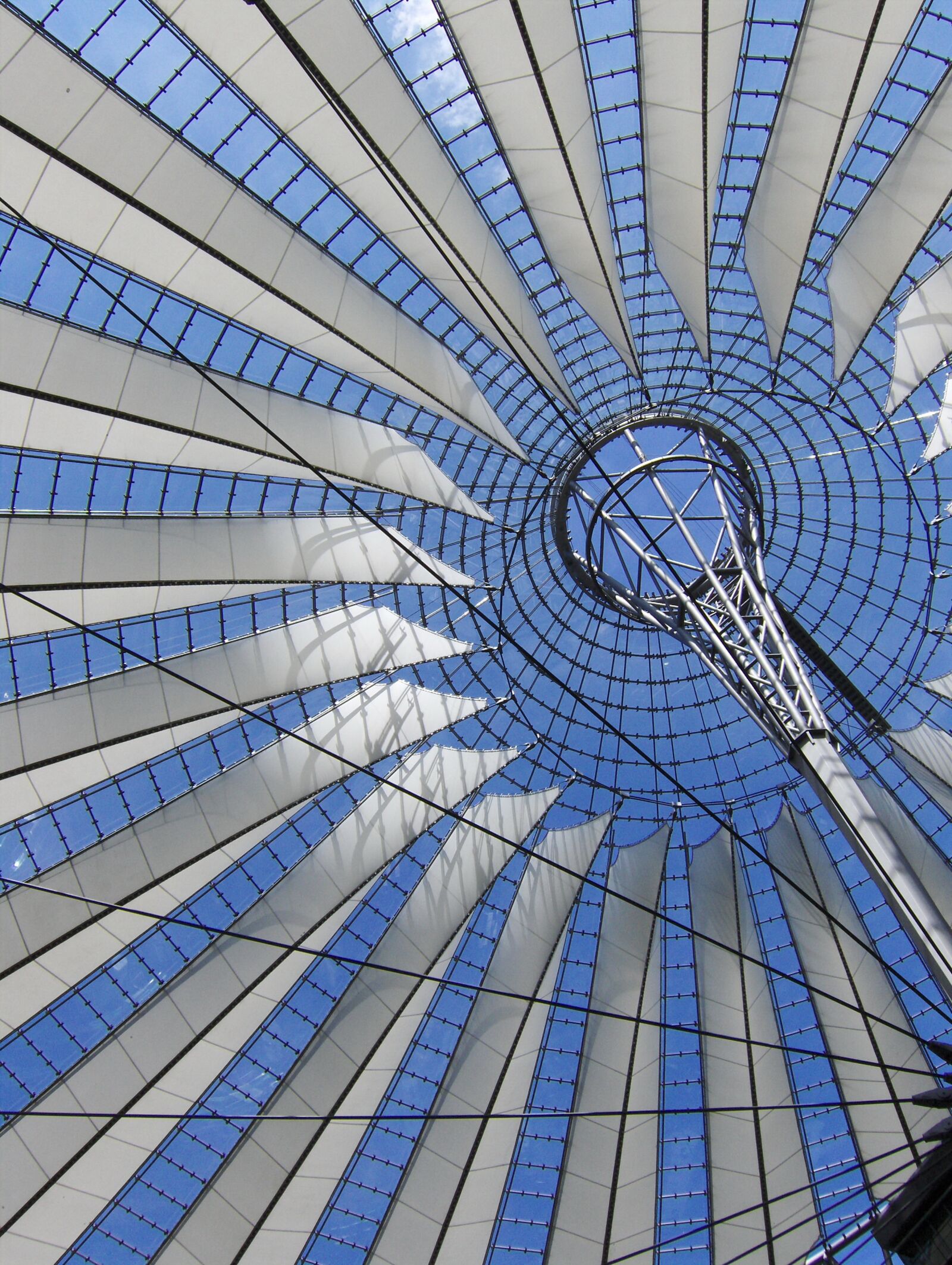 HP PHOTOSMART R927  (V01.00) sample photo. Berlin, sony center, potsdam photography