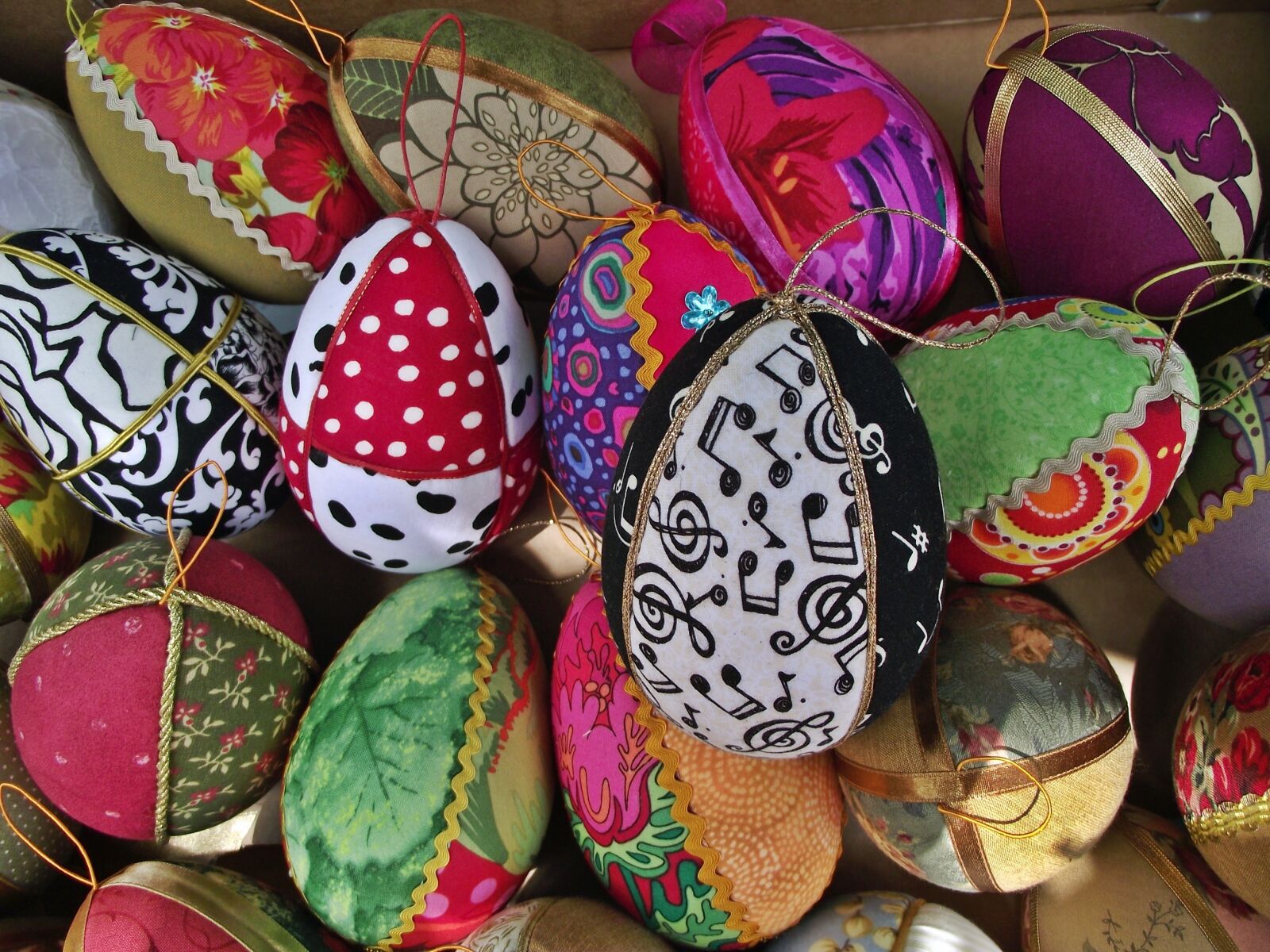 FujiFilm FinePix S1600 (FinePix S1770) sample photo. Easter, color, crafts photography