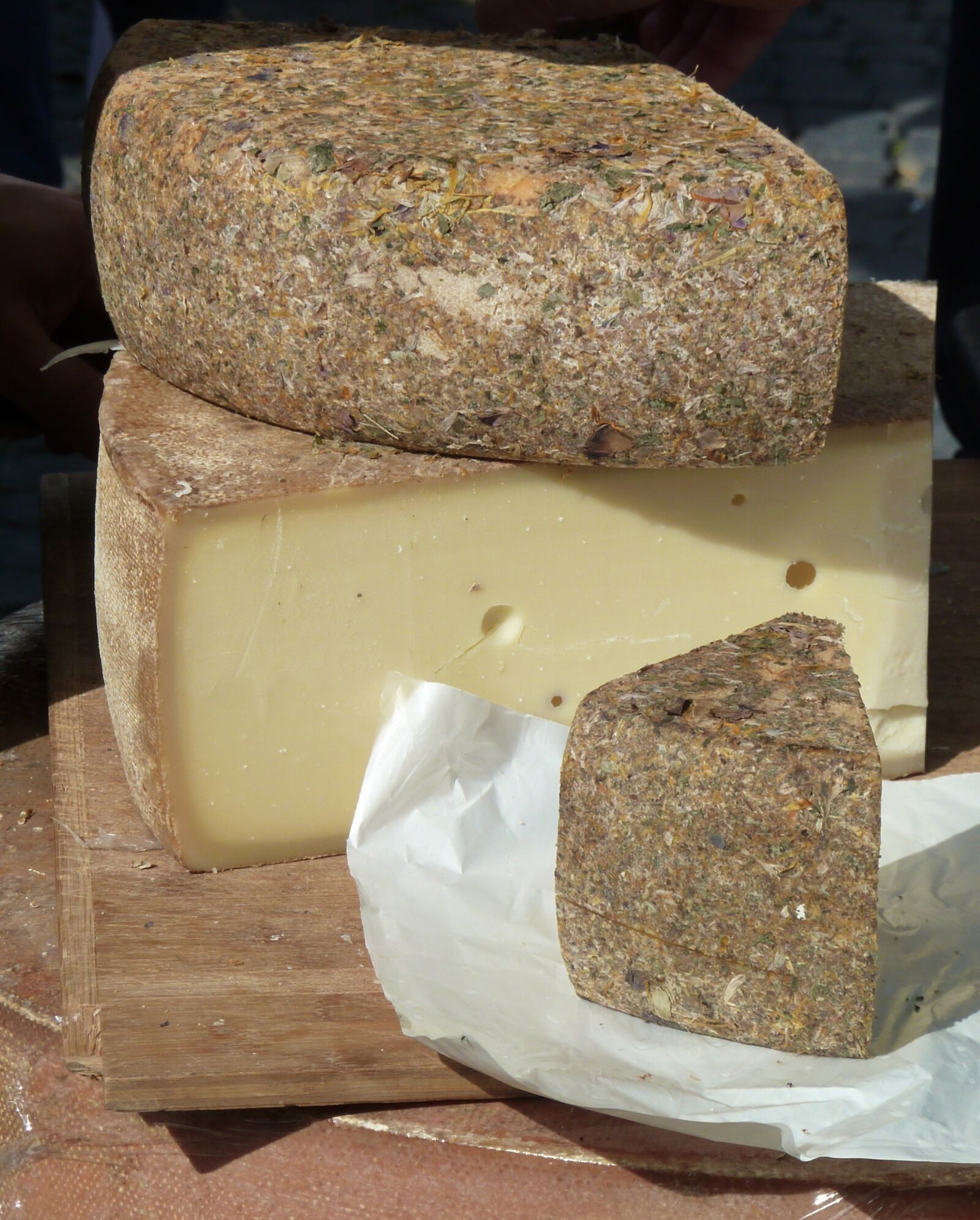 Panasonic DMC-TZ7 sample photo. Cheese, mountain cheese, milk photography