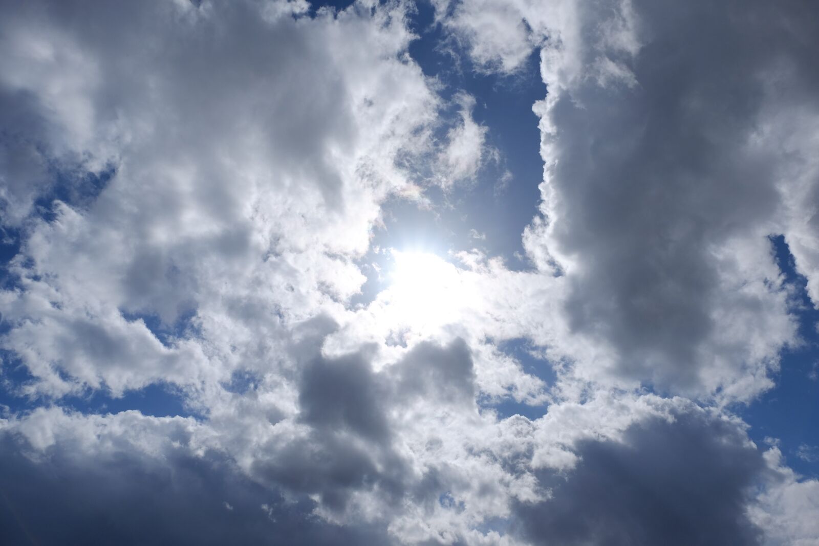 Fujifilm XF 18-135mm F3.5-5.6 R LM OIS WR sample photo. Sky, clouds, sun photography