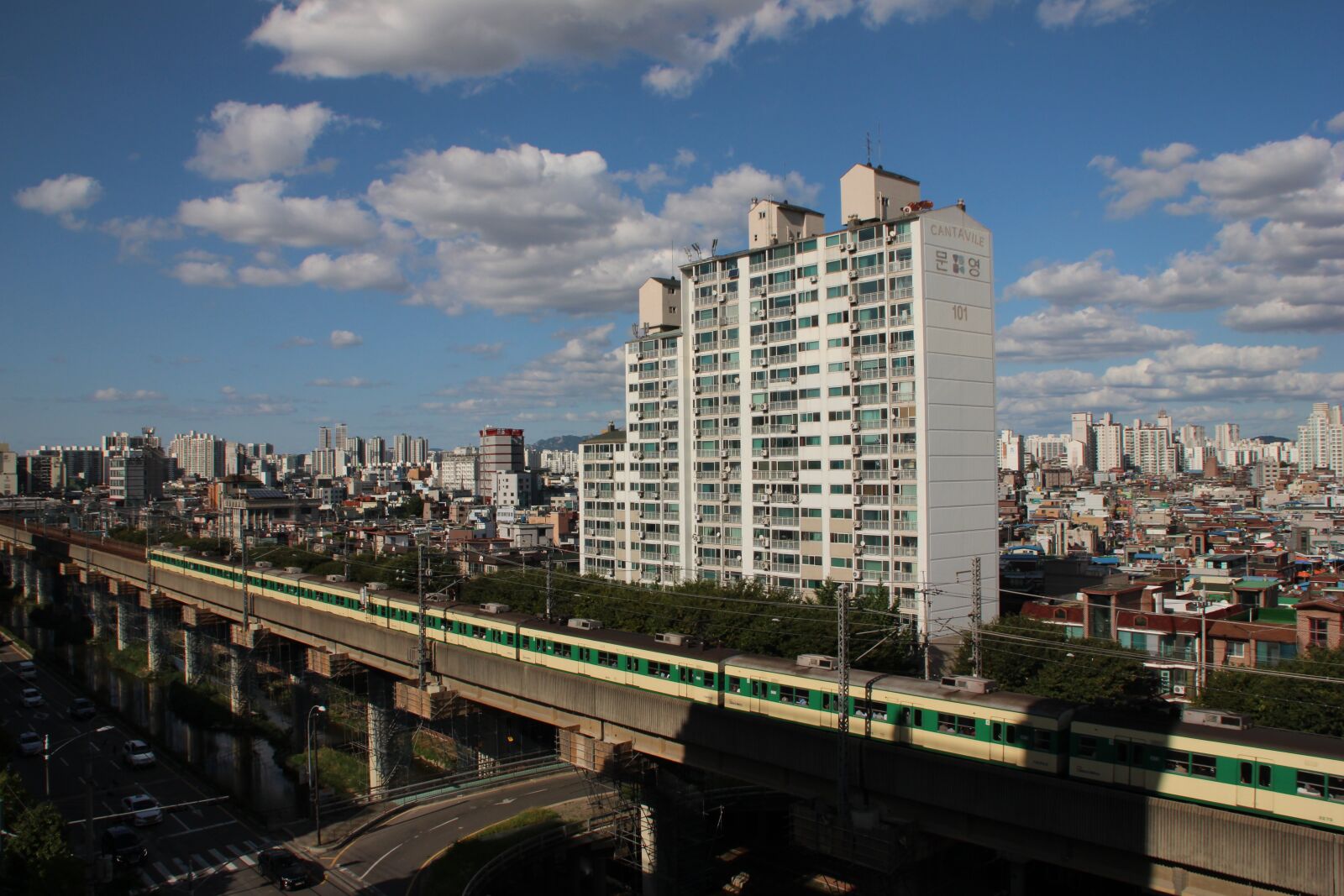 Canon EOS 600D (Rebel EOS T3i / EOS Kiss X5) sample photo. Train, subway, republic of photography