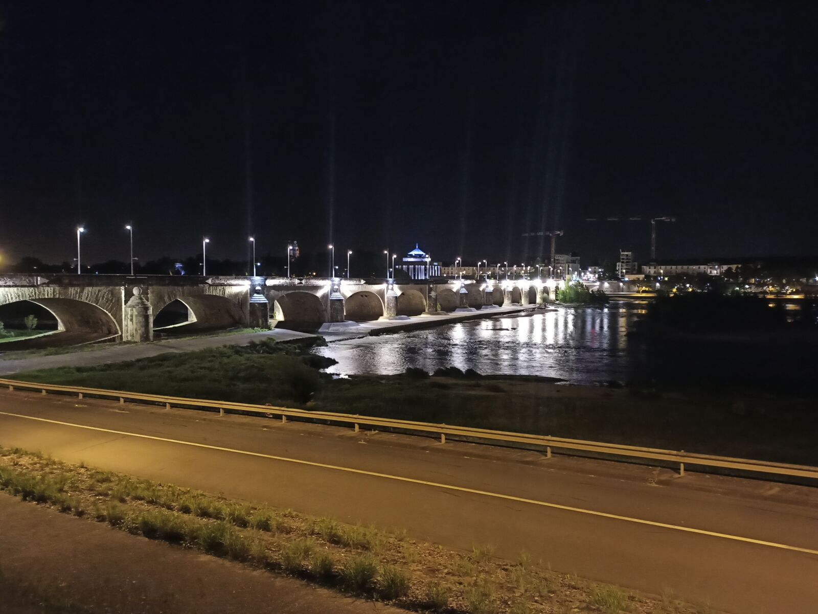 Xiaomi Redmi Note 8 Pro sample photo. Tours, nuit, night photography