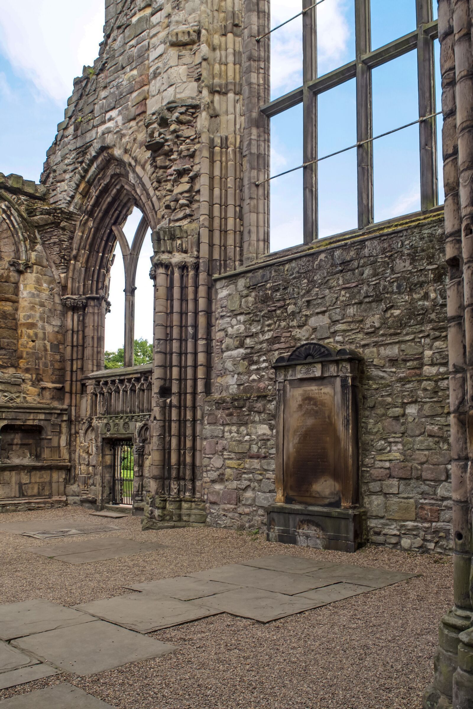 Olympus OM-D E-M10 sample photo. Holyroodhouse, holyrood palace, abbey photography