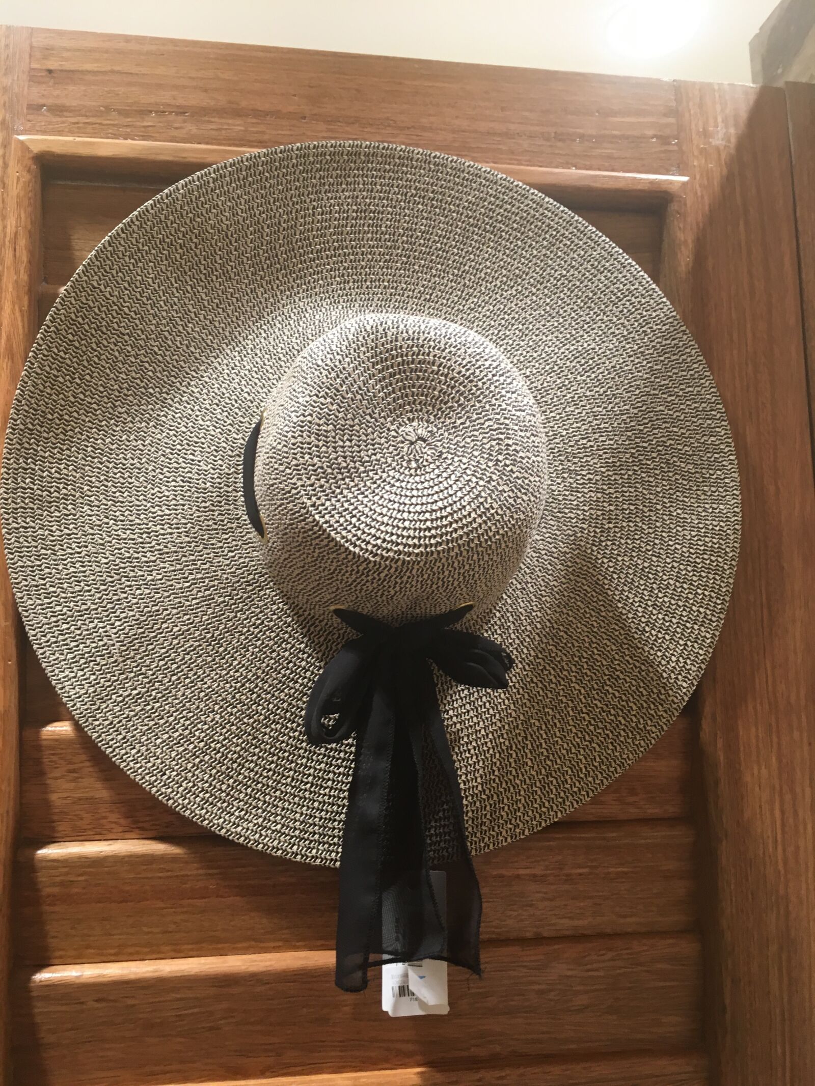 iPhone SE back camera 4.15mm f/2.2 sample photo. Playa, sombrero, sol photography
