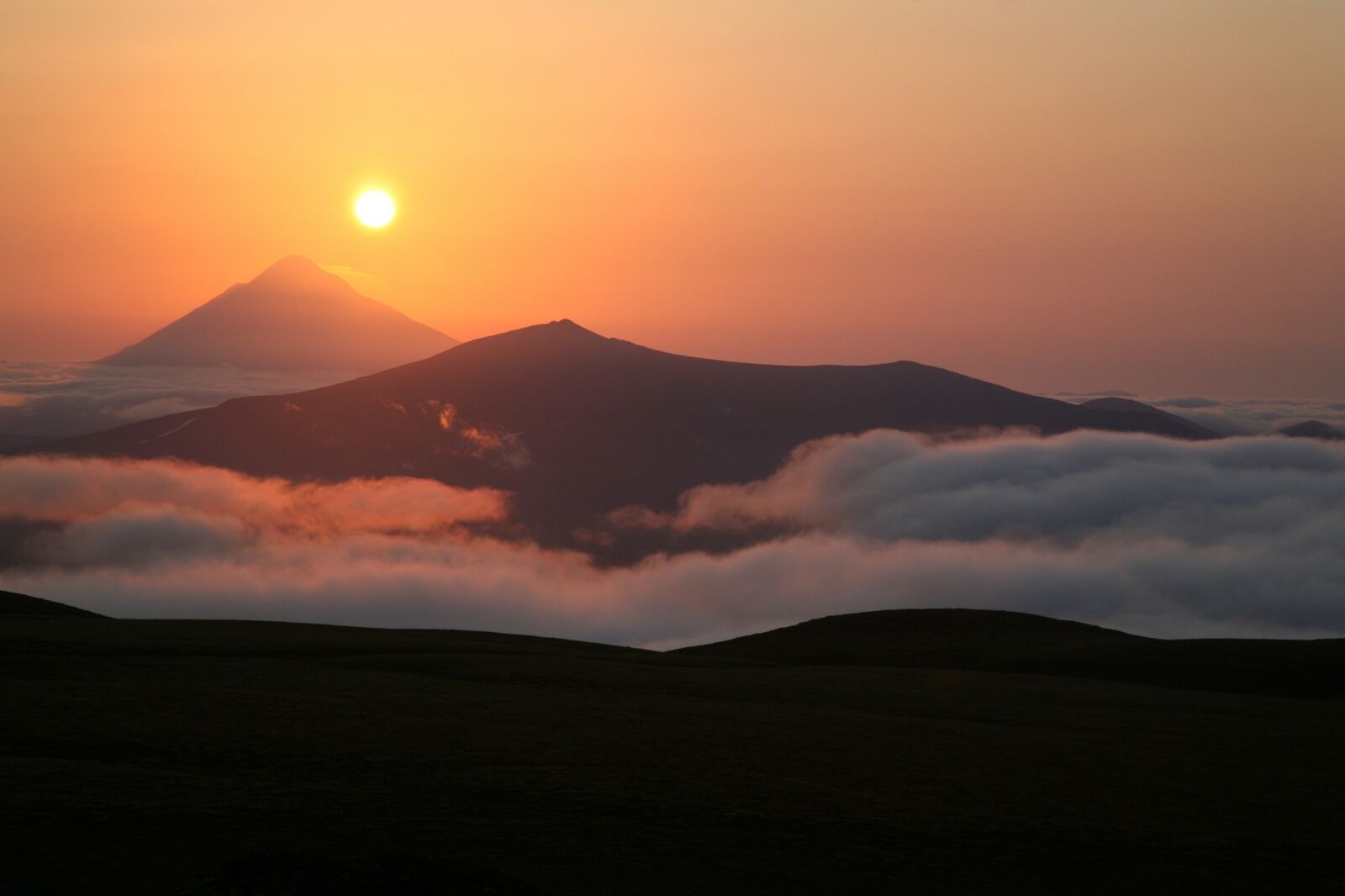 Canon EOS 5D sample photo. Volcano, sunset, evening photography