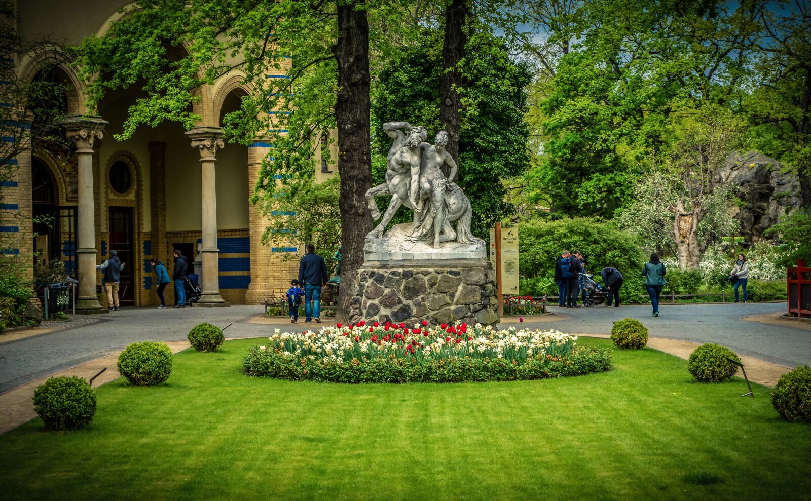 Sony a7 II + Sony FE 28-70mm F3.5-5.6 OSS sample photo. Park, stature, sculpture photography